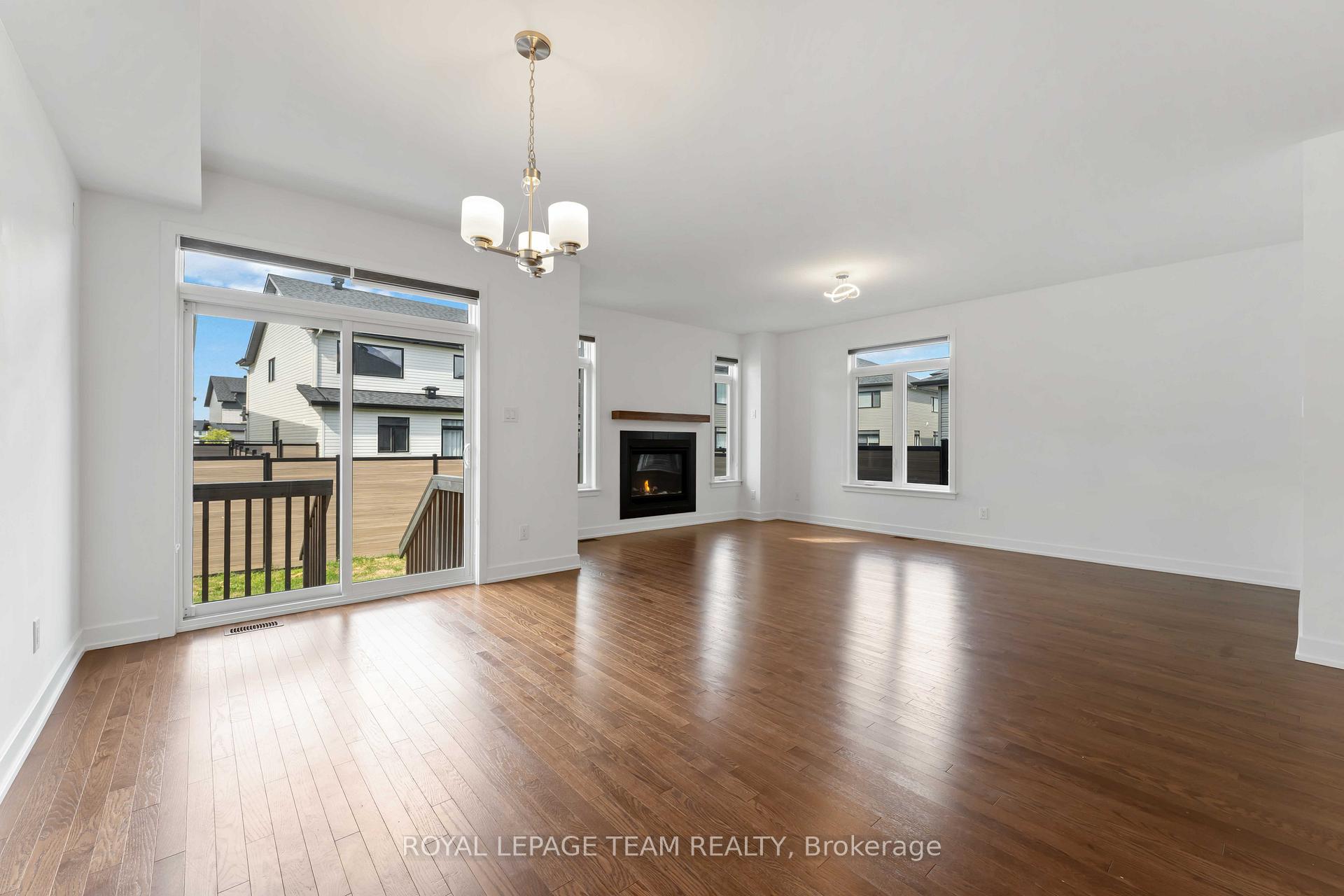 Photo 7 of 27 Peony Lane, Ottawa, Riverside South/Gloucester Glen — HOMEH