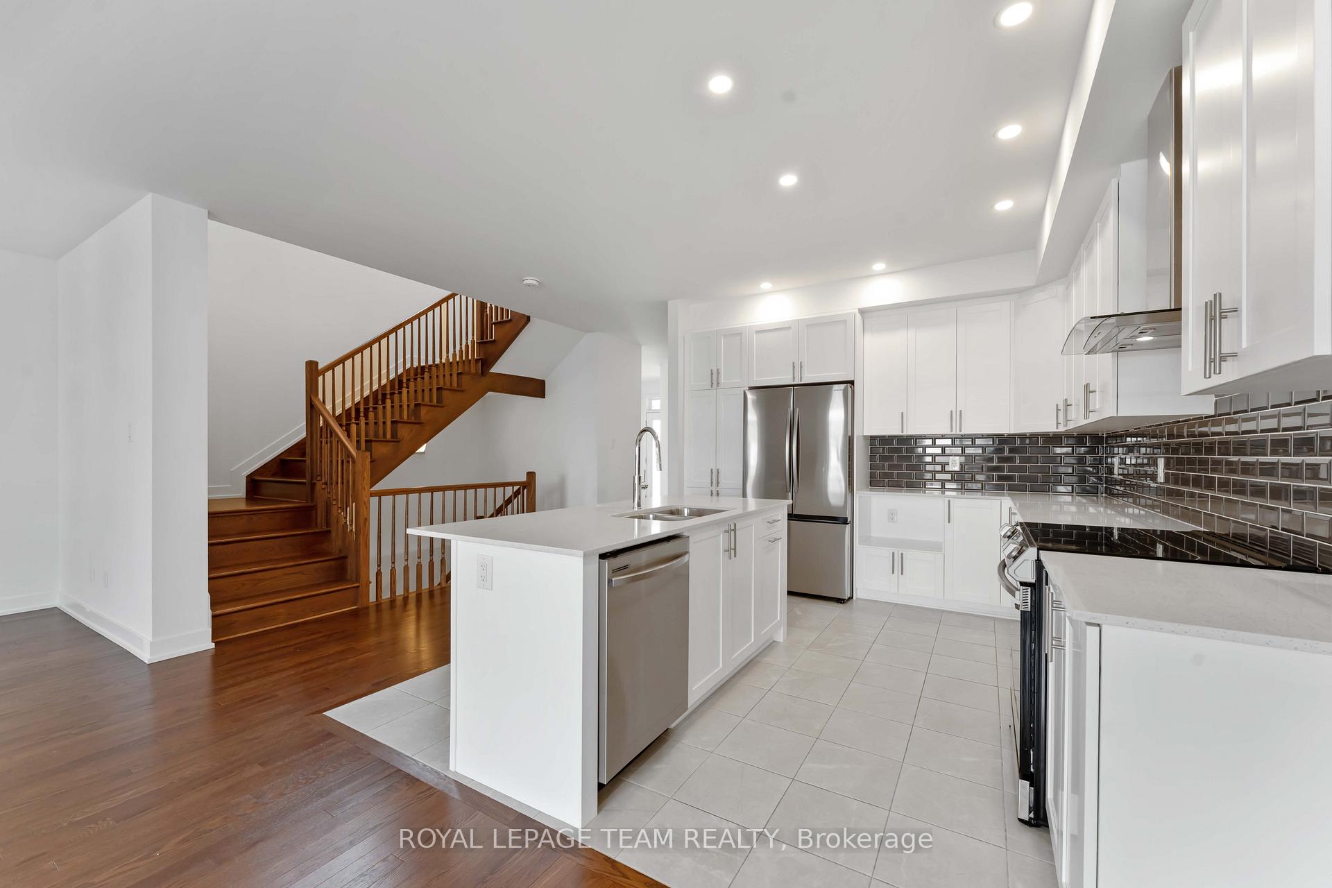 Photo 9 of 27 Peony Lane, Ottawa, Riverside South/Gloucester Glen — HOMEH