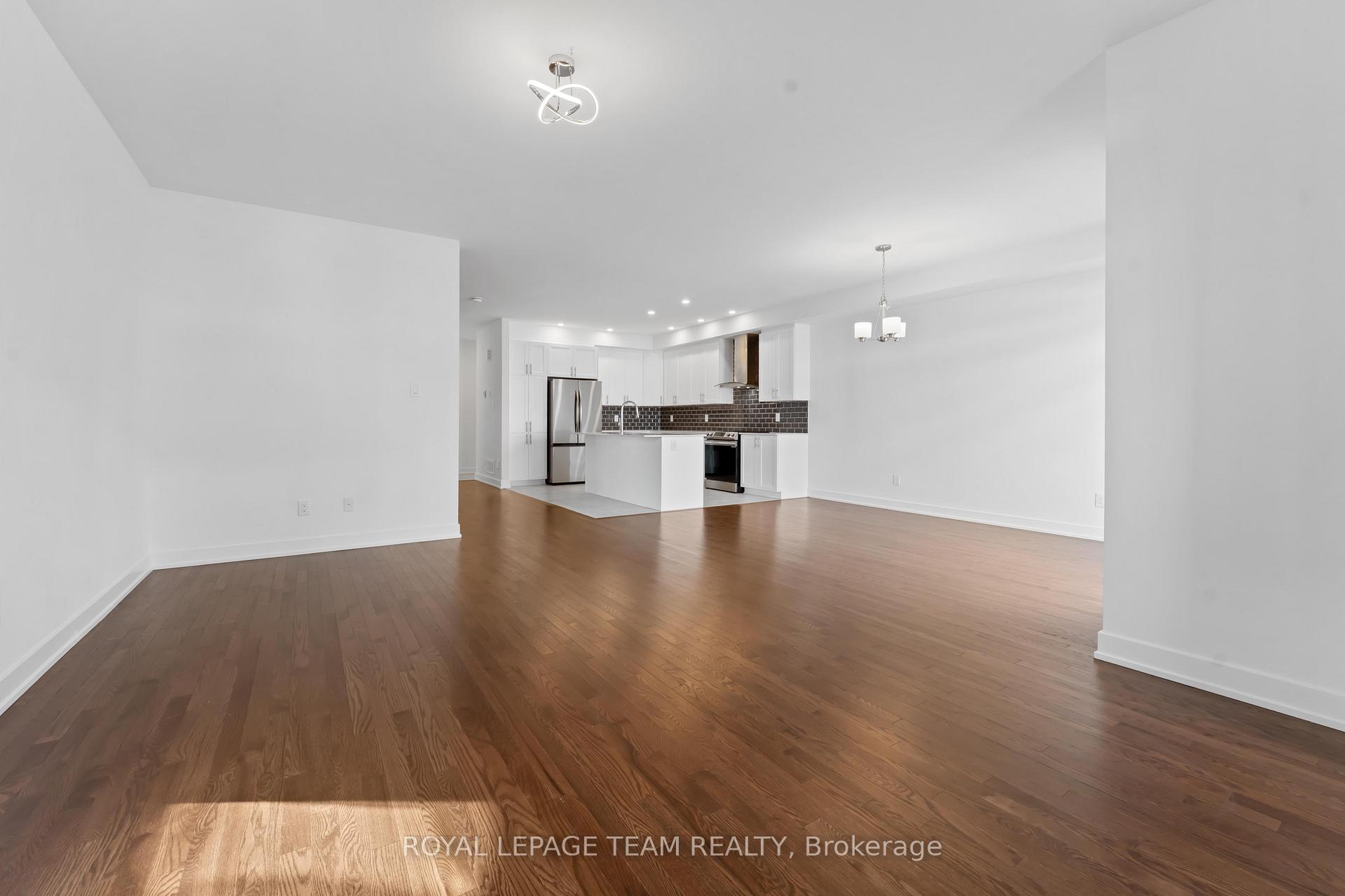 Photo 14 of 27 Peony Lane, Ottawa, Riverside South/Gloucester Glen — HOMEH