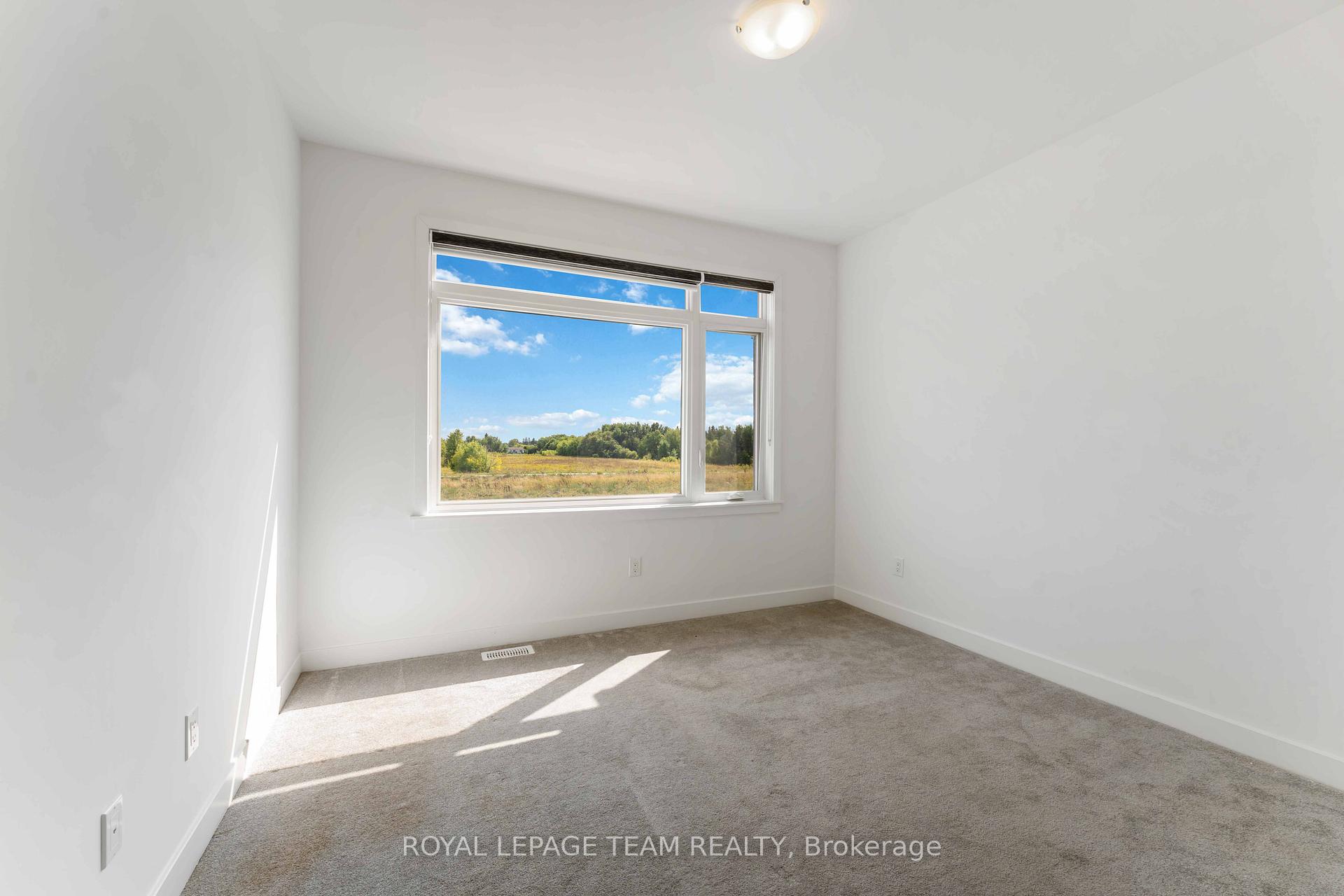 Photo 31 of 27 Peony Lane, Ottawa, Riverside South/Gloucester Glen — HOMEH