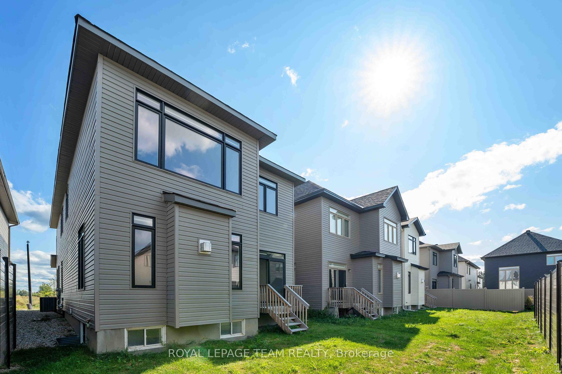 Photo 42 of 27 Peony Lane, Ottawa, Riverside South/Gloucester Glen — HOMEH