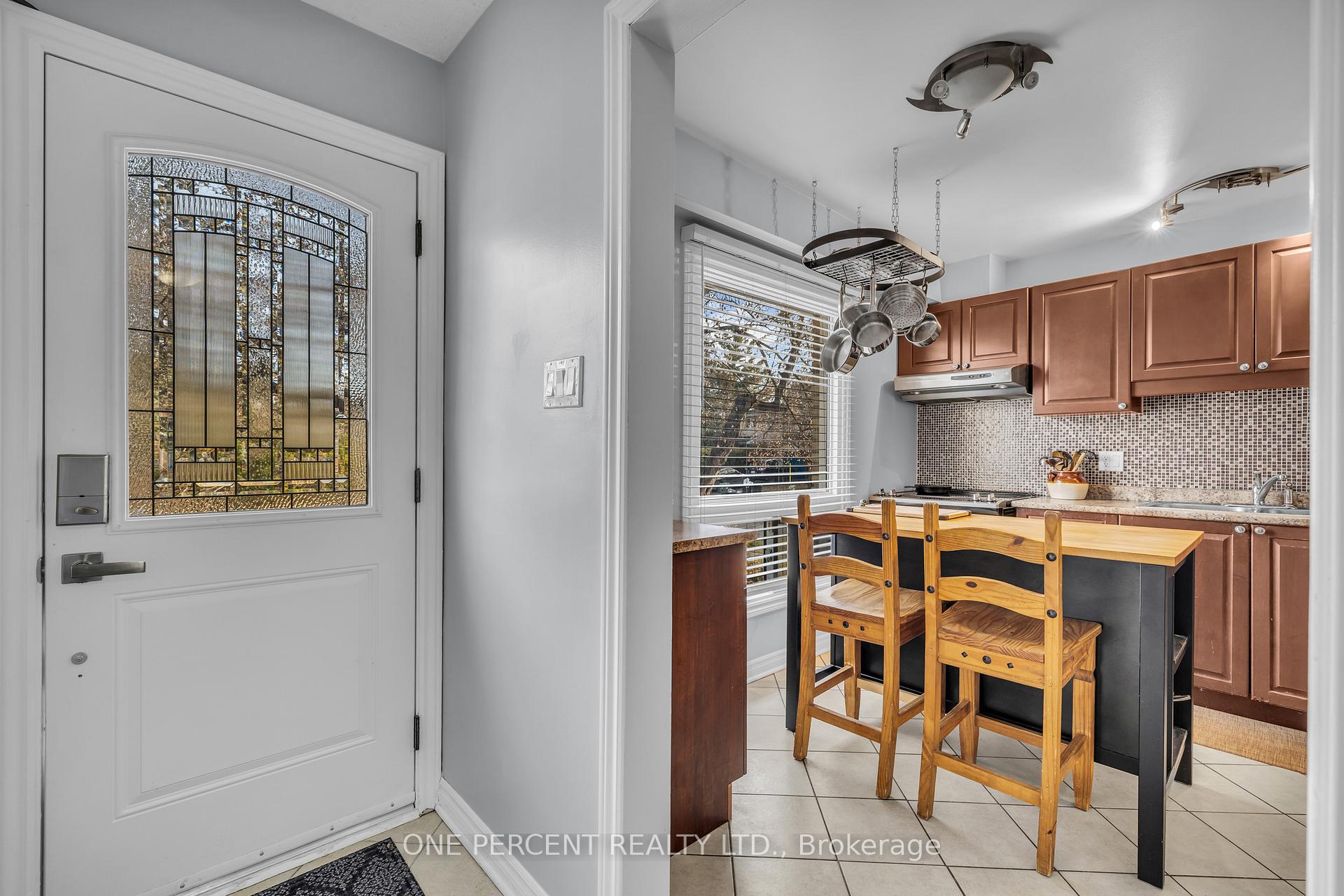 Photo 2 of 2533 Autumn Hill Crescent, Ottawa, Blackburn Hamlet (South) — HOMEH