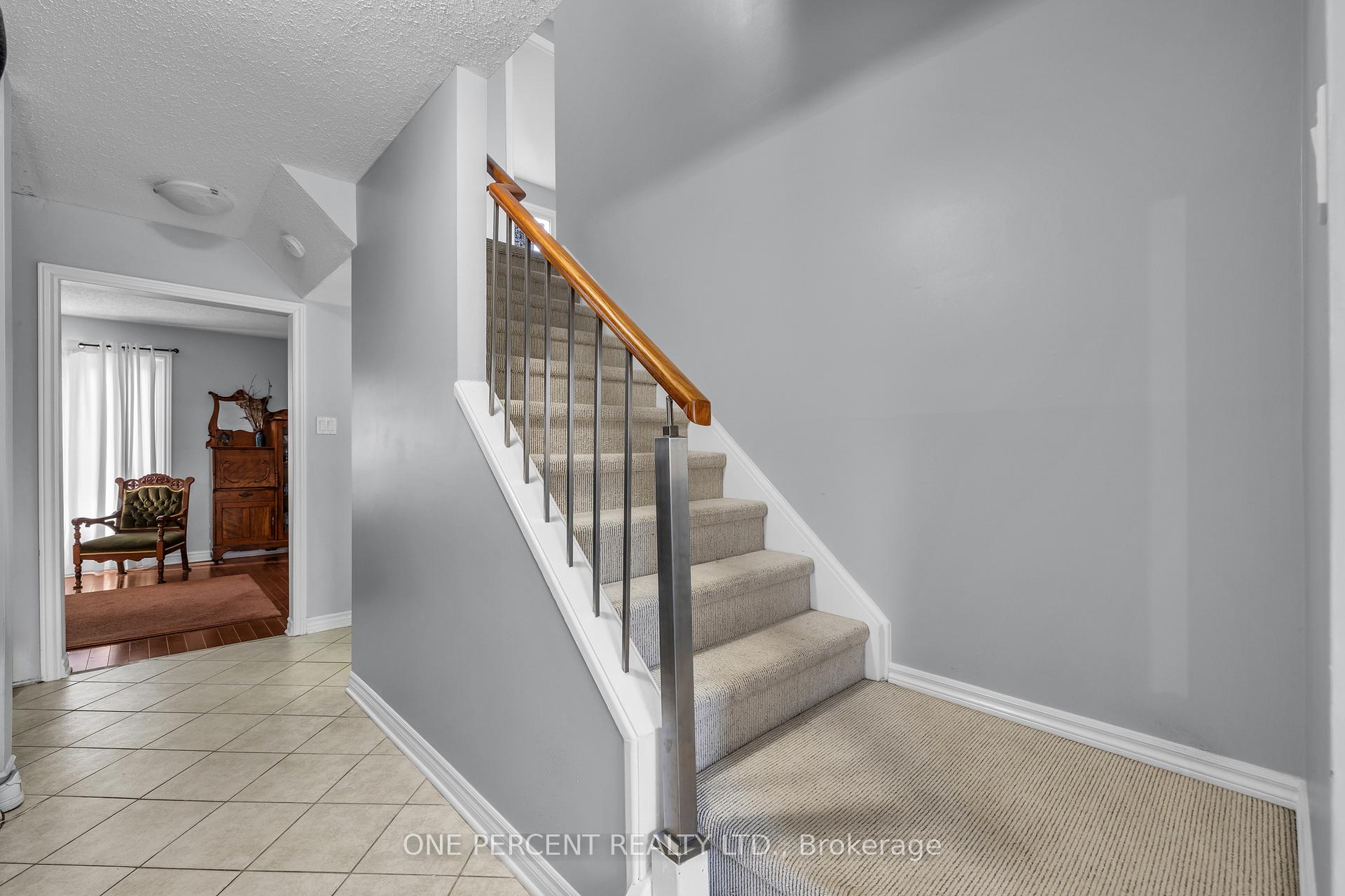 Photo 3 of 2533 Autumn Hill Crescent, Ottawa, Blackburn Hamlet (South) — HOMEH
