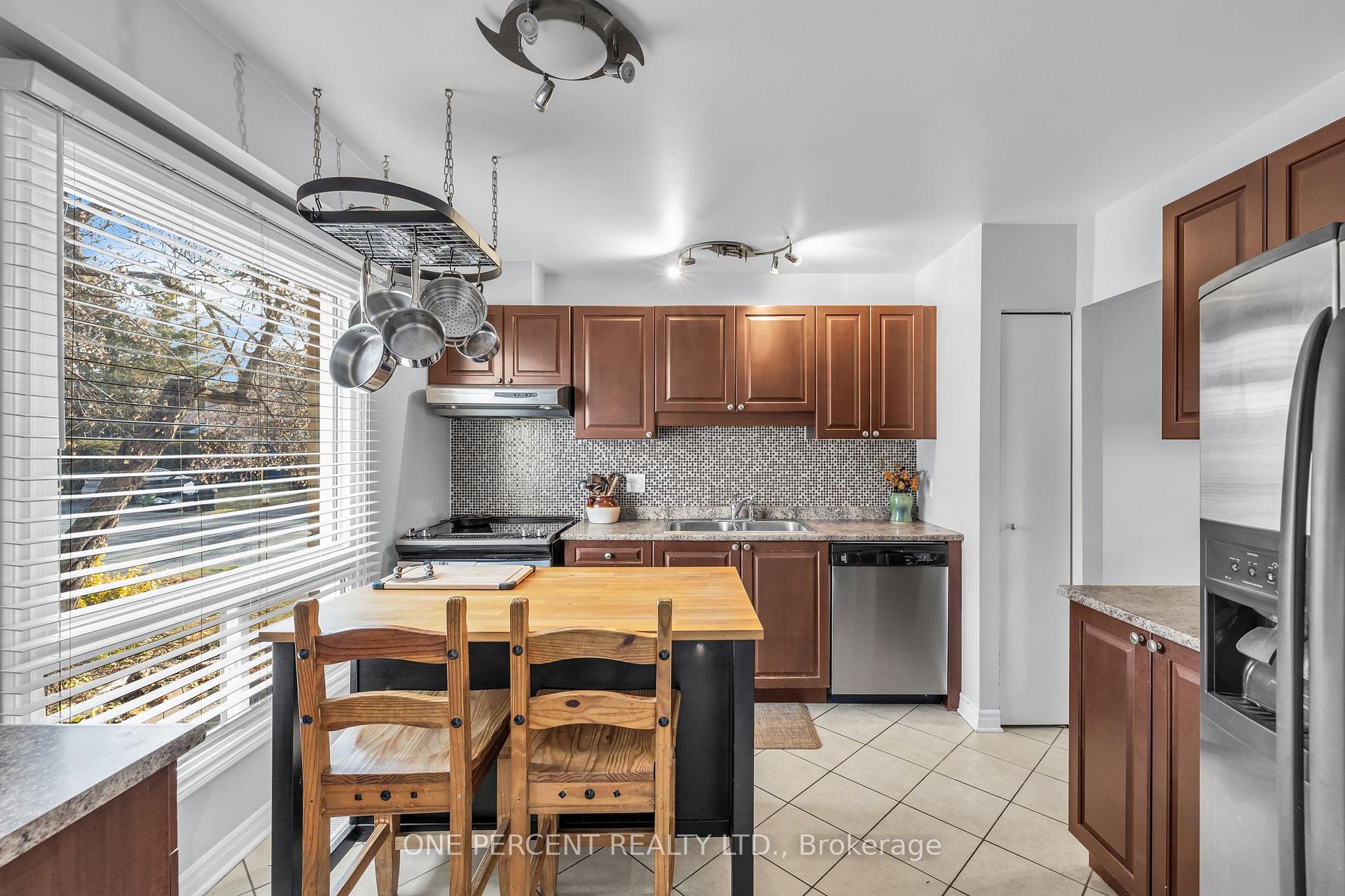 Photo 5 of 2533 Autumn Hill Crescent, Ottawa, Blackburn Hamlet (South) — HOMEH