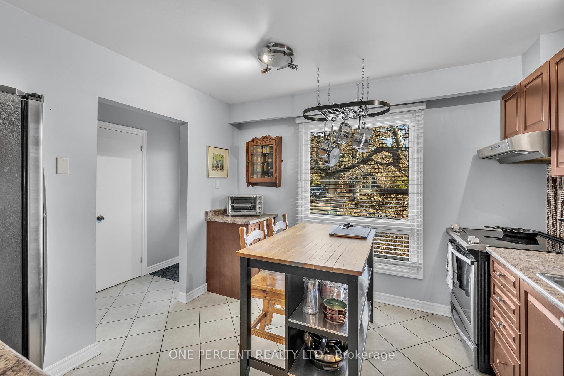 Photo 11 of 2533 Autumn Hill Crescent, Ottawa, Blackburn Hamlet (South) — HOMEH