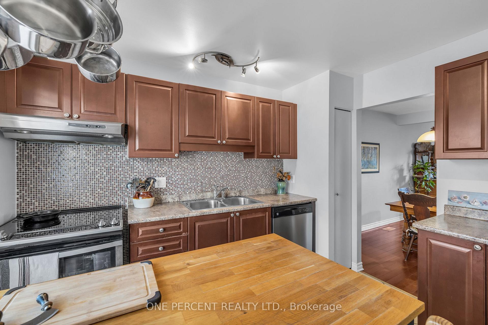 Photo 6 of 2533 Autumn Hill Crescent, Ottawa, Blackburn Hamlet (South) — HOMEH