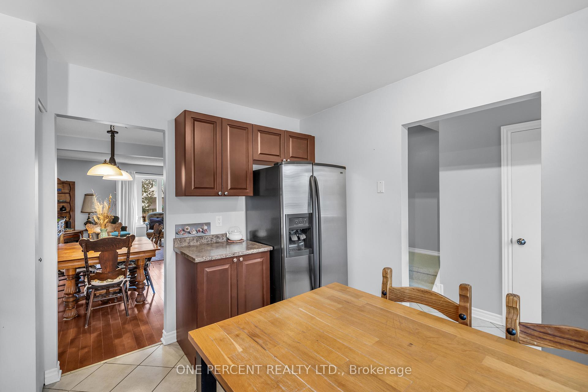 Photo 9 of 2533 Autumn Hill Crescent, Ottawa, Blackburn Hamlet (South) — HOMEH