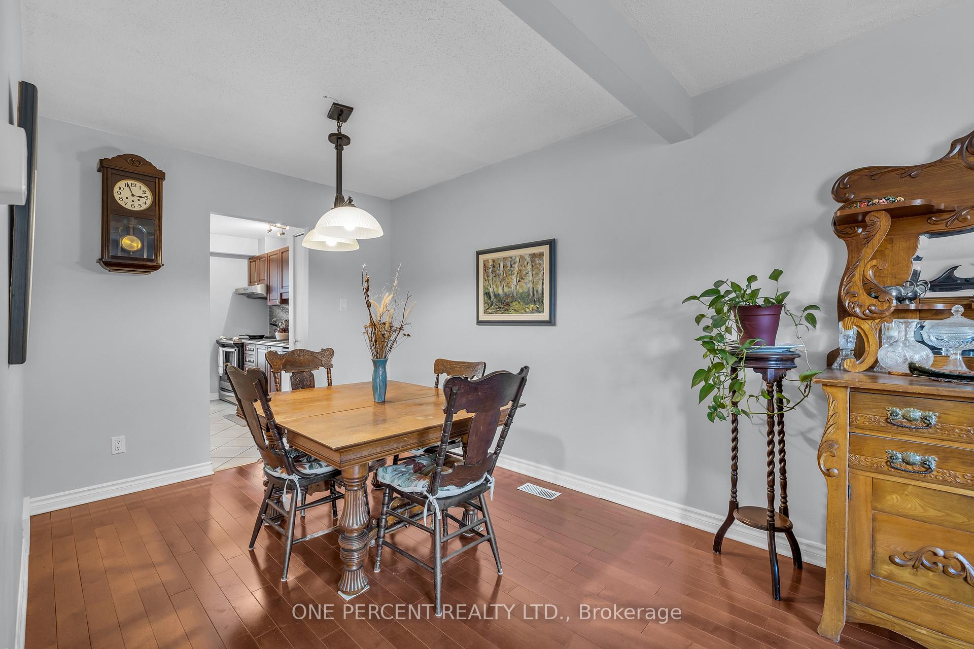 Photo 8 of 2533 Autumn Hill Crescent, Ottawa, Blackburn Hamlet (South) — HOMEH