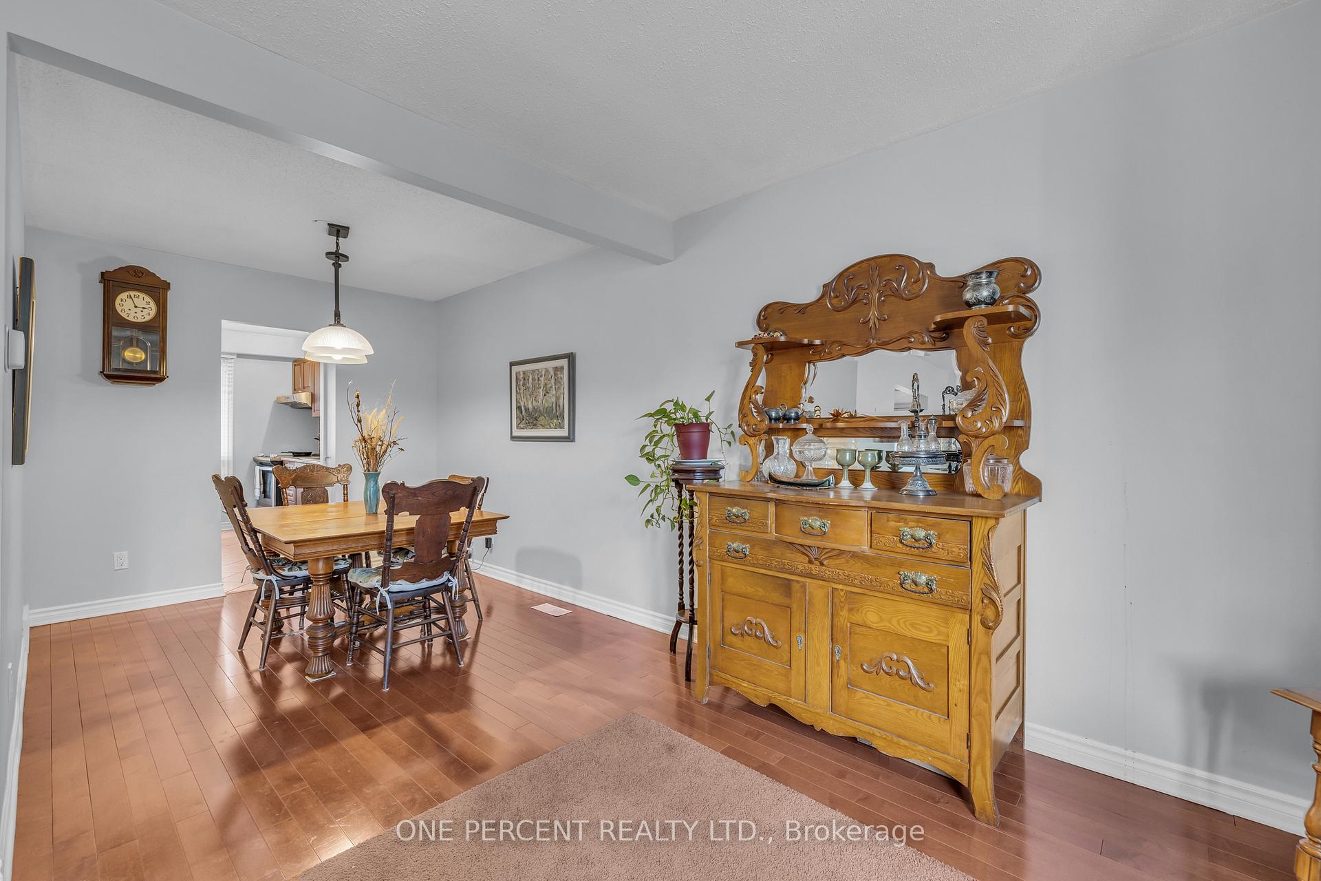 Photo 10 of 2533 Autumn Hill Crescent, Ottawa, Blackburn Hamlet (South) — HOMEH