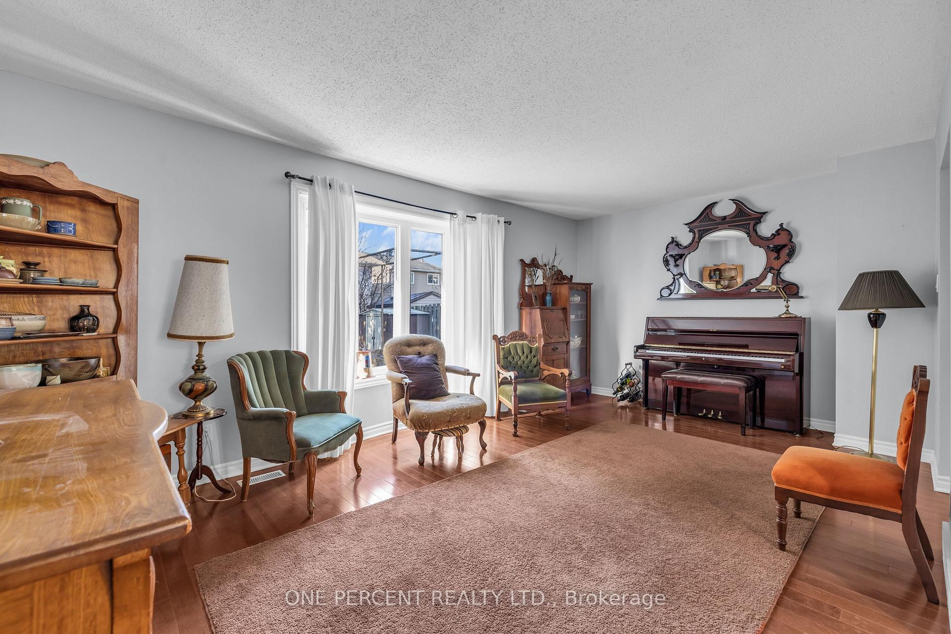 Photo 12 of 2533 Autumn Hill Crescent, Ottawa, Blackburn Hamlet (South) — HOMEH