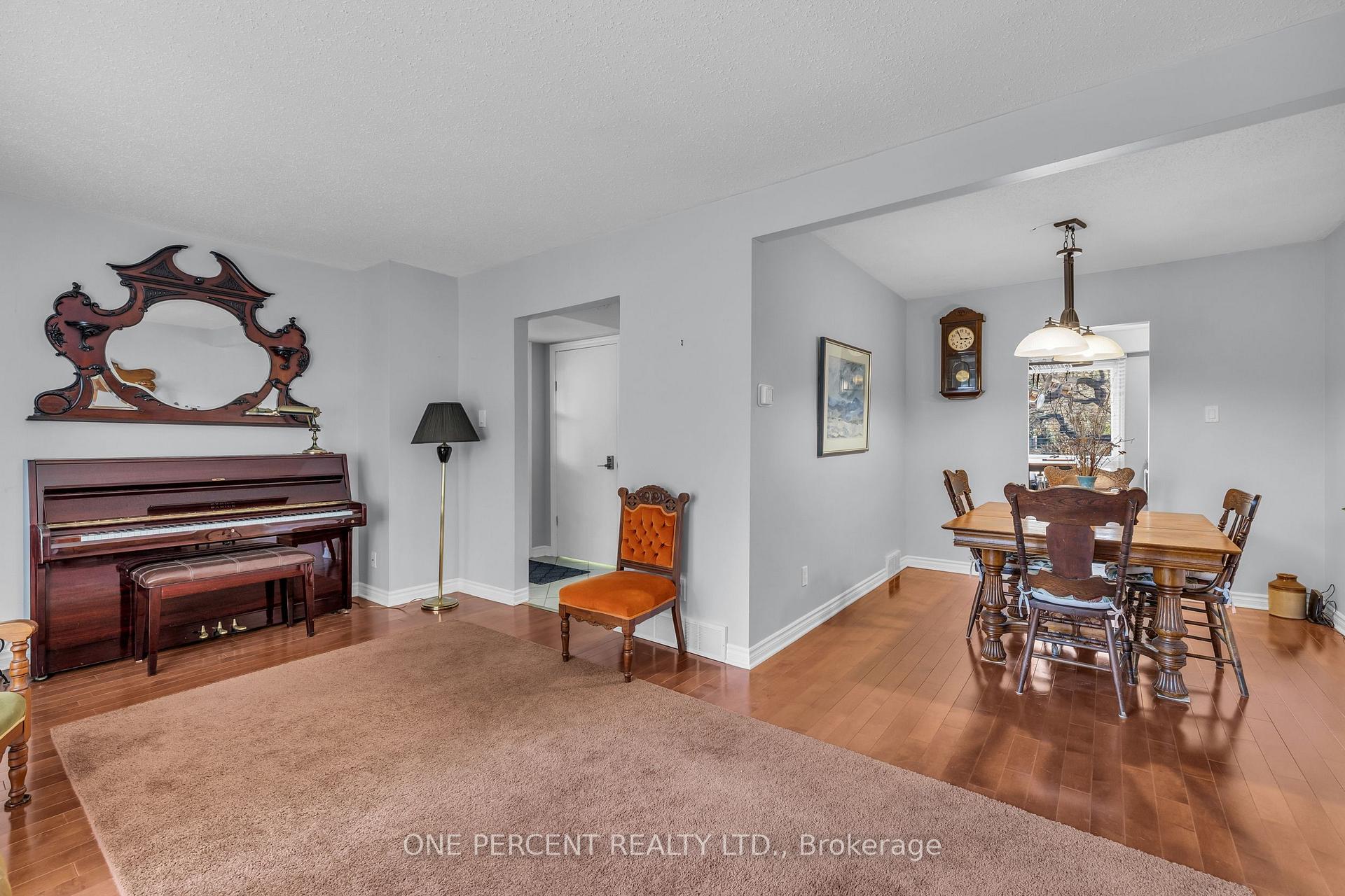 Photo 13 of 2533 Autumn Hill Crescent, Ottawa, Blackburn Hamlet (South) — HOMEH