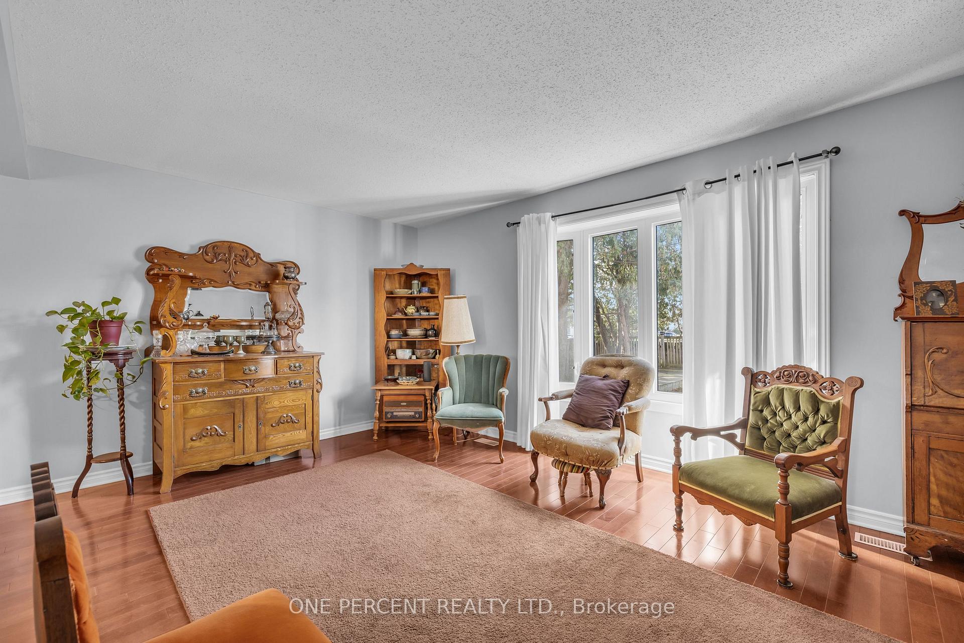 Photo 16 of 2533 Autumn Hill Crescent, Ottawa, Blackburn Hamlet (South) — HOMEH