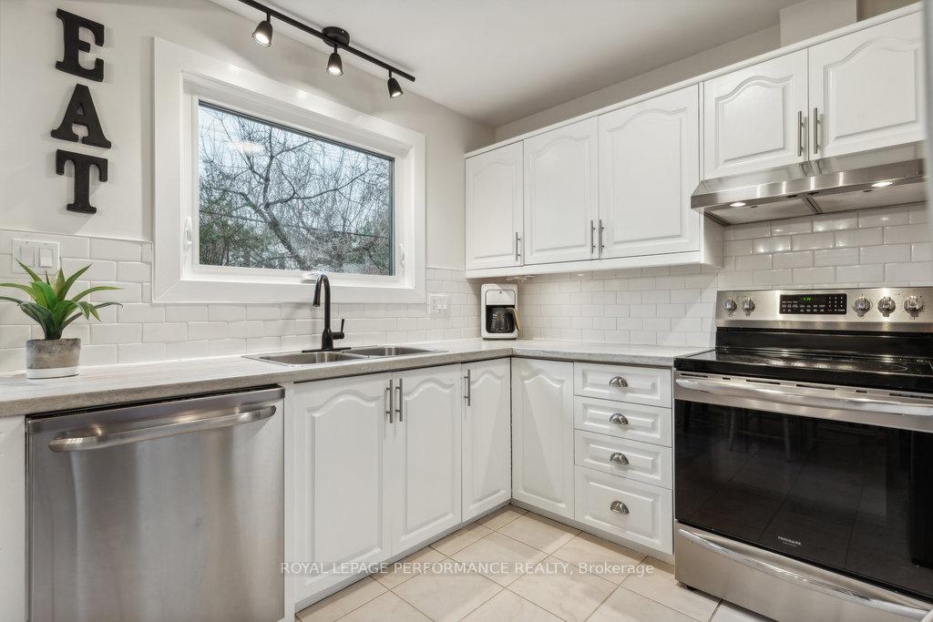 Photo 19 of 972 Harkness Avenue, Ottawa, Riverside Park — HOMEH