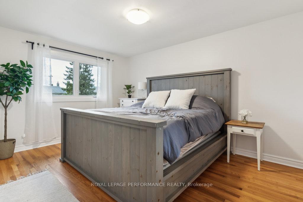 Photo 23 of 972 Harkness Avenue, Ottawa, Riverside Park — HOMEH
