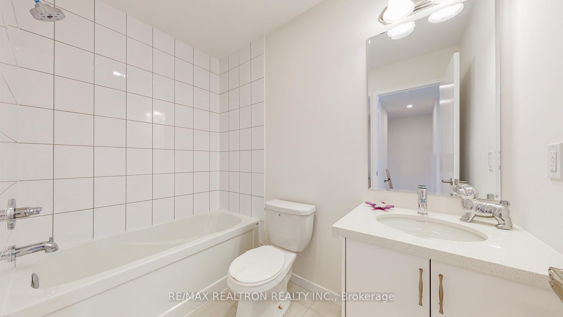 Photo 5 of 10 Seacoasts Circle, Vaughan, Maple — HOMEH