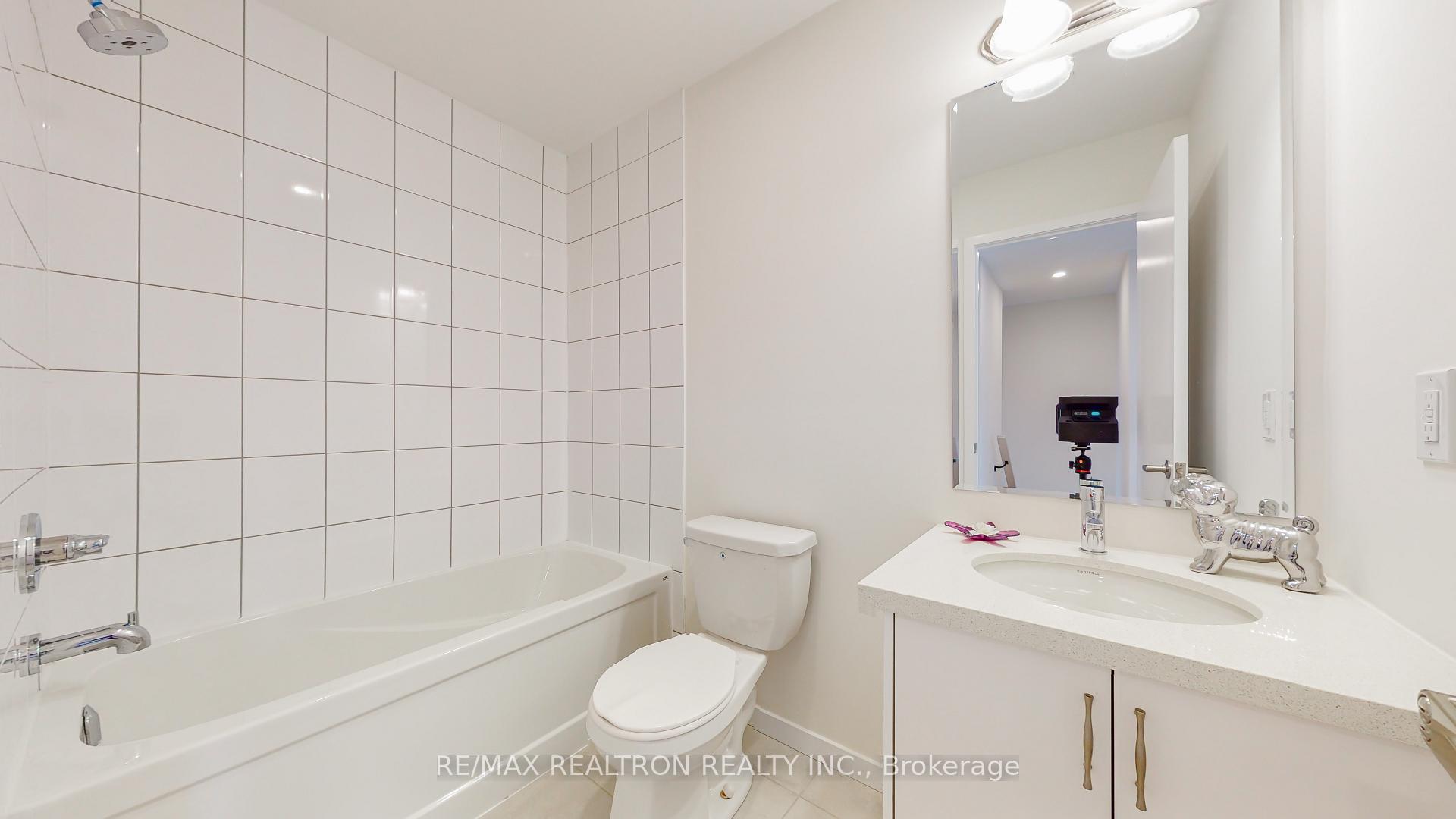 Photo 6 of 10 Seacoasts Circle, Vaughan, Maple — HOMEH