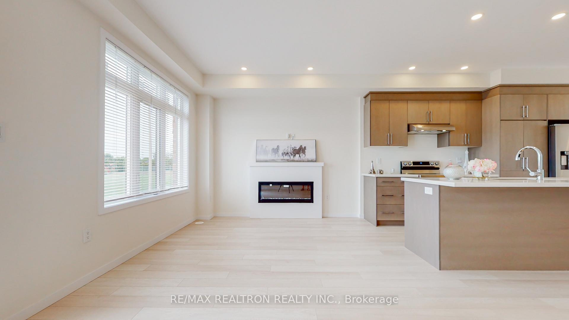 Photo 9 of 10 Seacoasts Circle, Vaughan, Maple — HOMEH