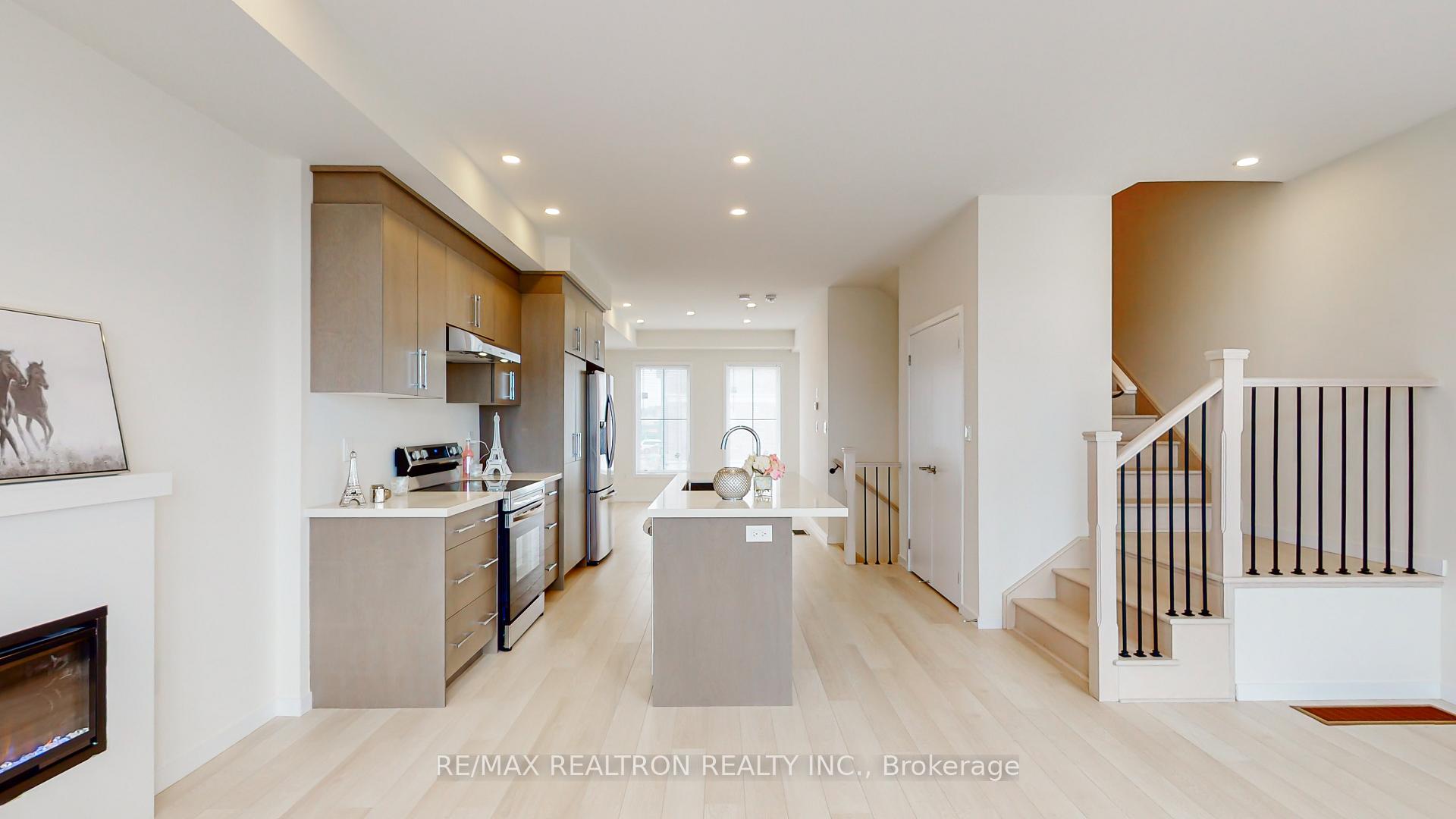 Photo 13 of 10 Seacoasts Circle, Vaughan, Maple — HOMEH