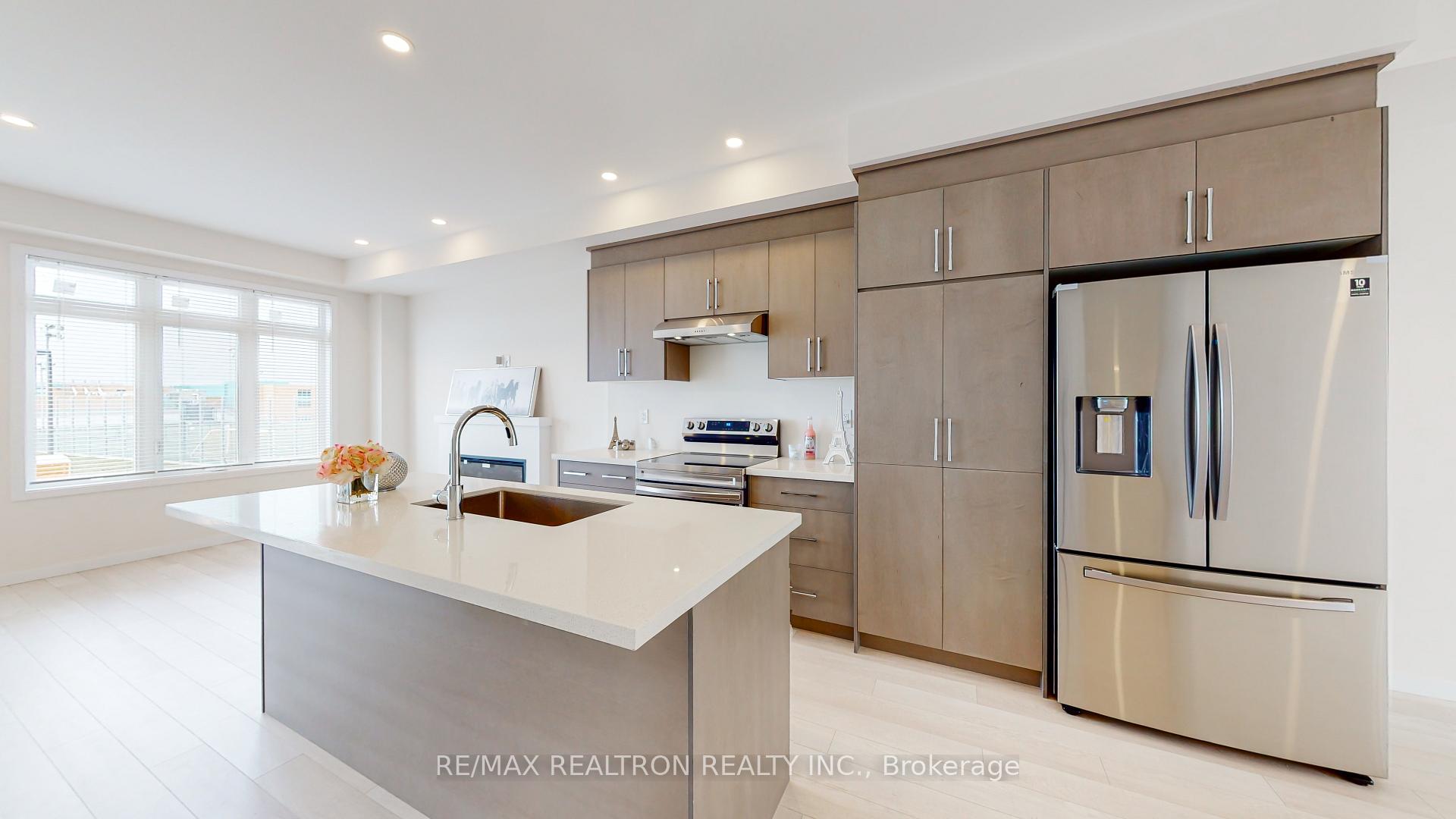 Photo 15 of 10 Seacoasts Circle, Vaughan, Maple — HOMEH