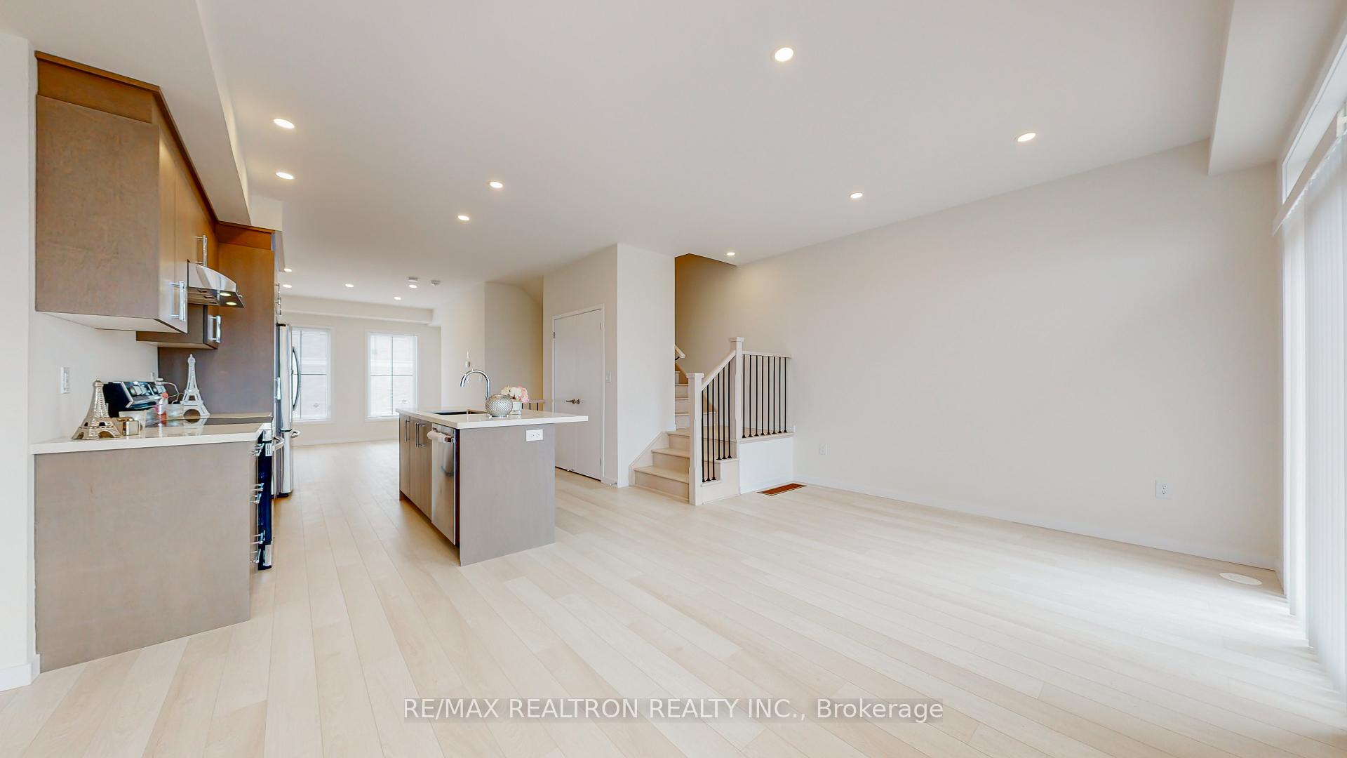 Photo 24 of 10 Seacoasts Circle, Vaughan, Maple — HOMEH