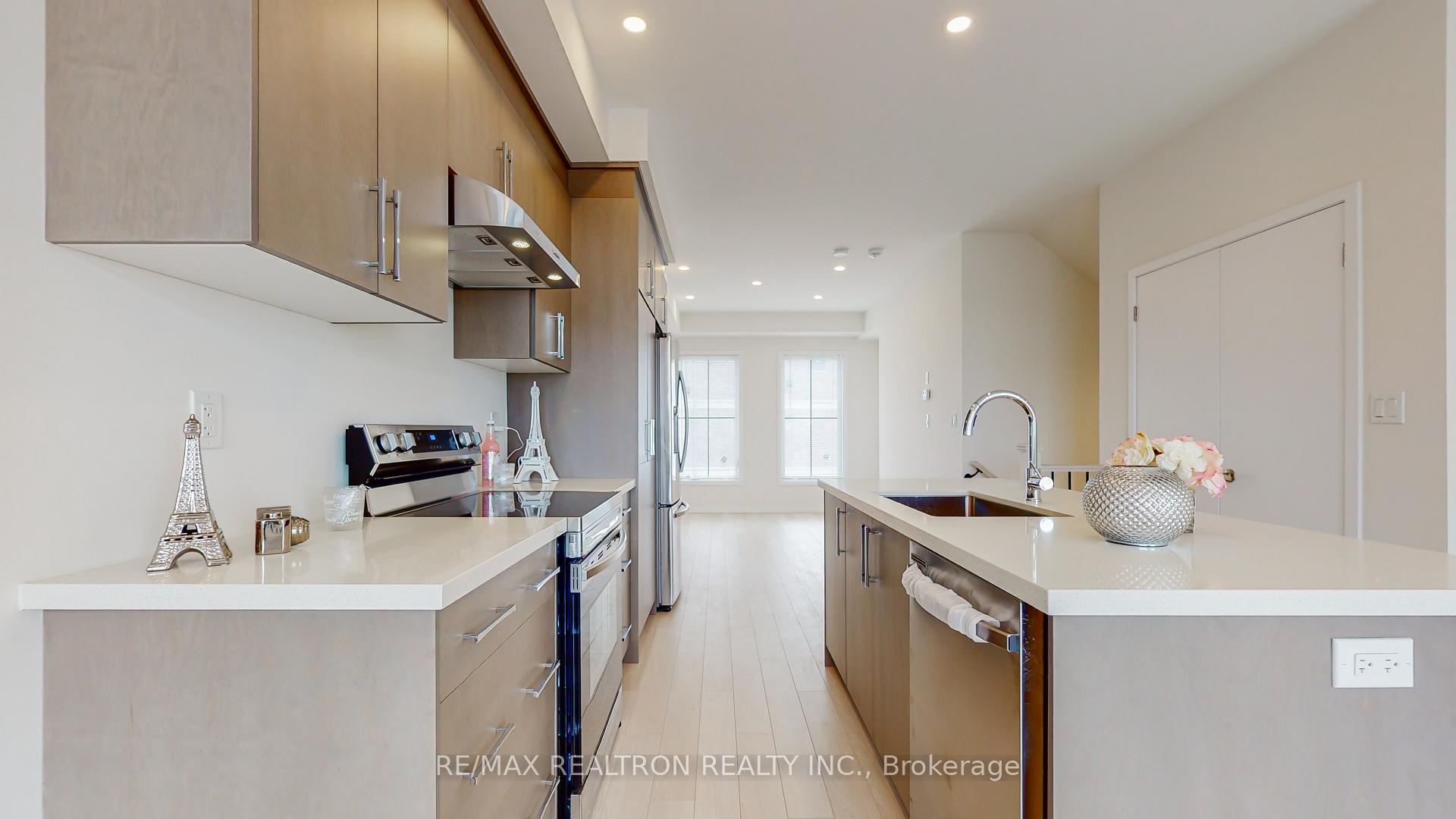 Photo 25 of 10 Seacoasts Circle, Vaughan, Maple — HOMEH