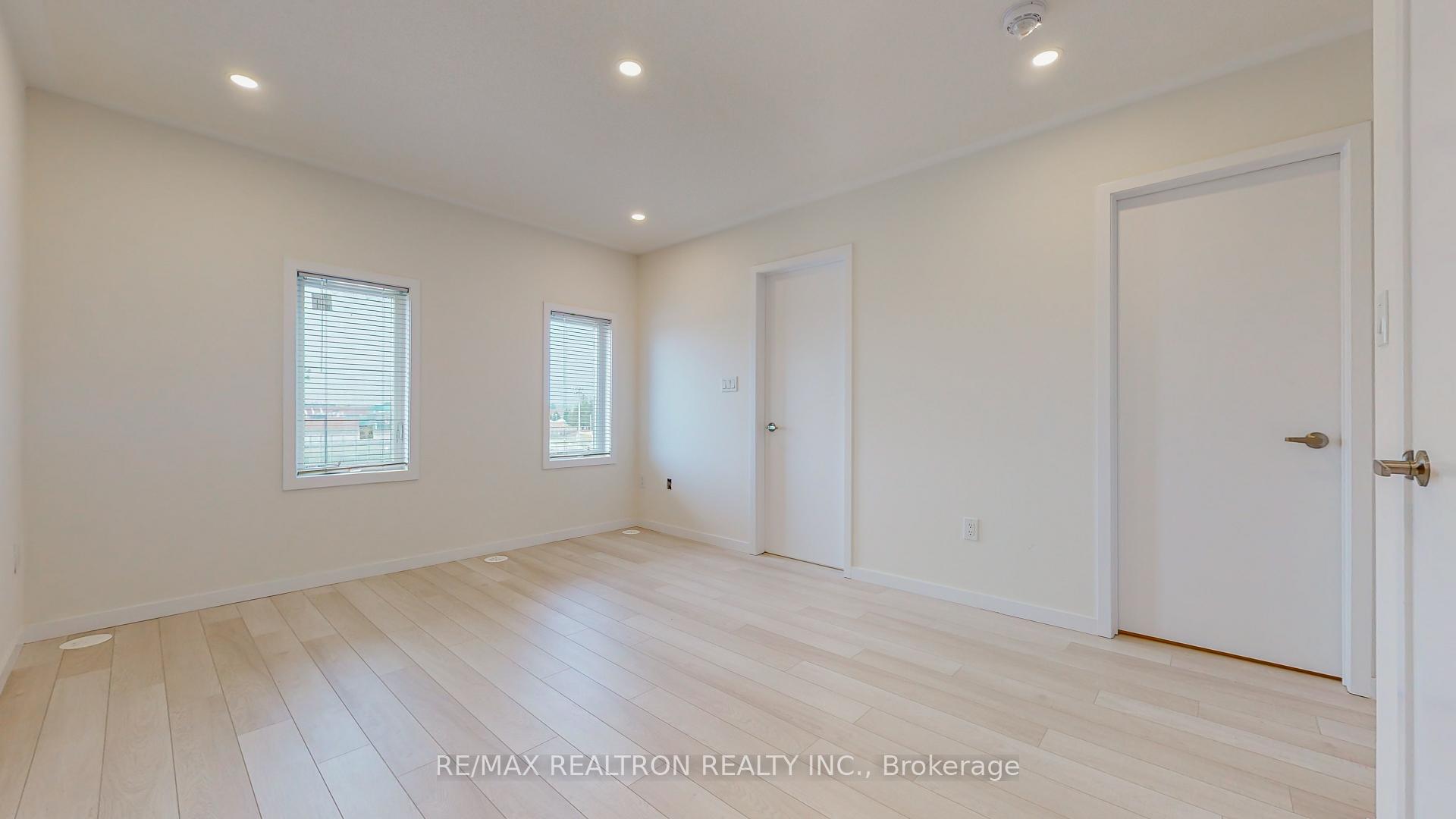 Photo 27 of 10 Seacoasts Circle, Vaughan, Maple — HOMEH