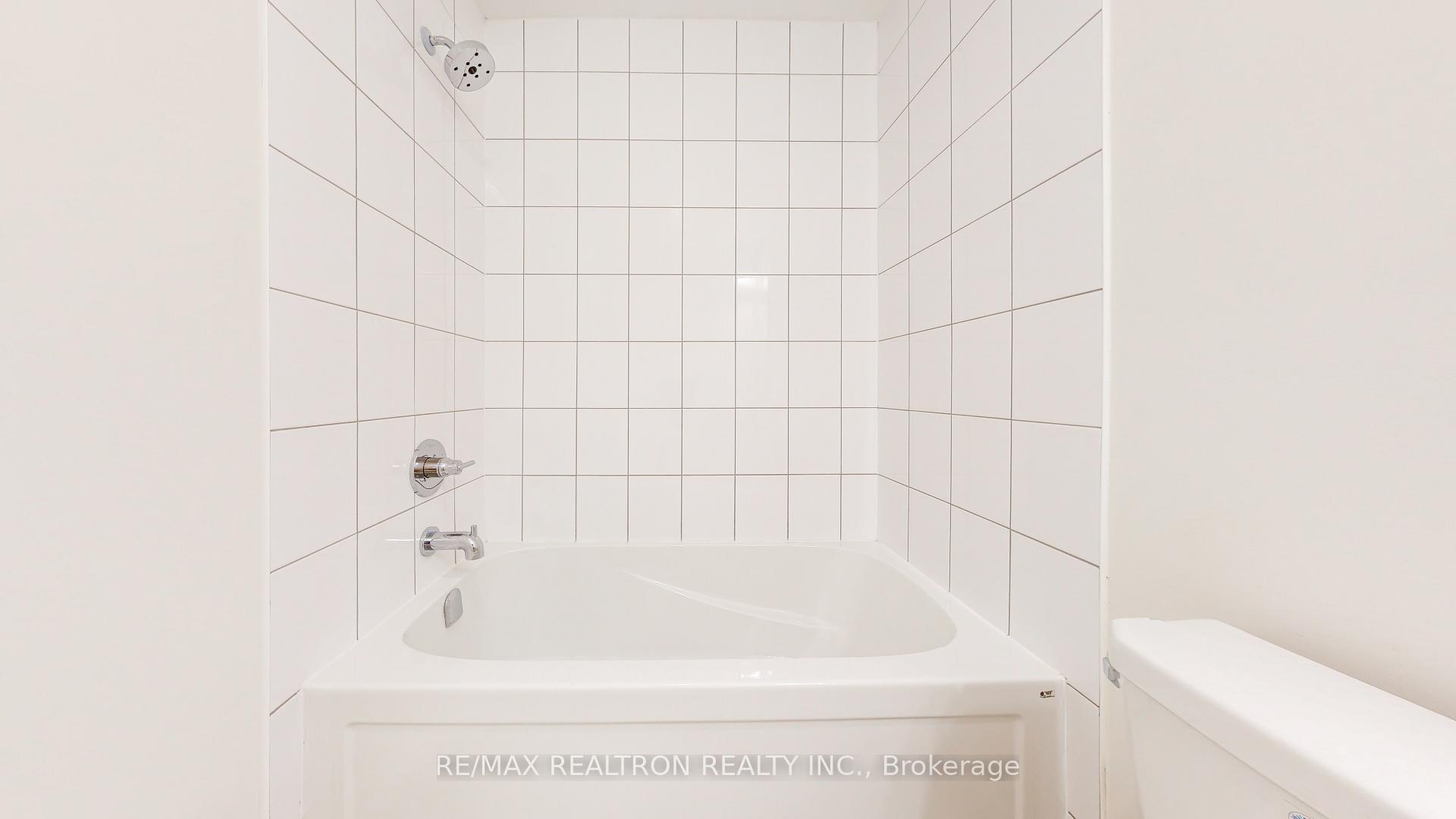 Photo 31 of 10 Seacoasts Circle, Vaughan, Maple — HOMEH