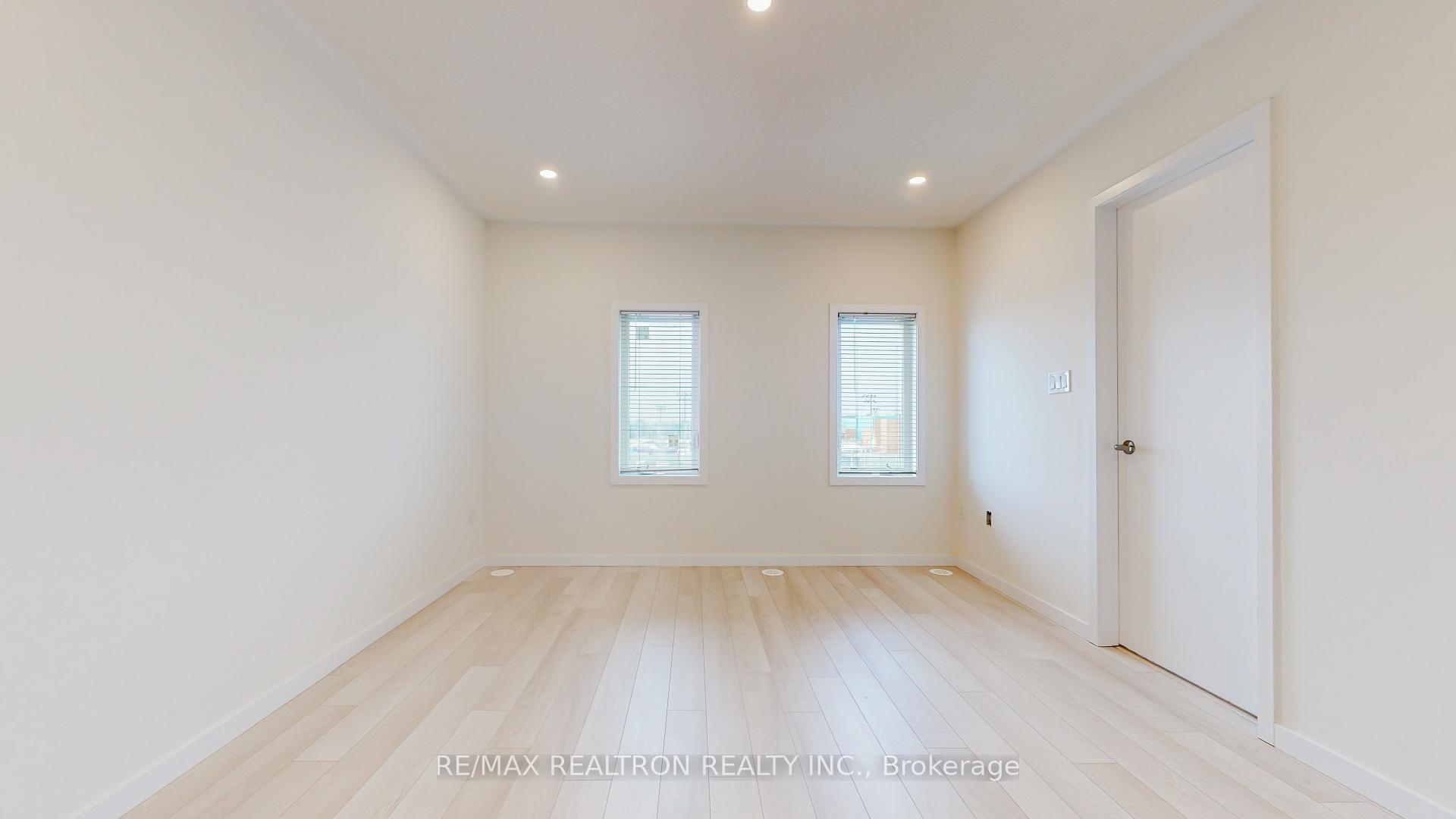 Photo 34 of 10 Seacoasts Circle, Vaughan, Maple — HOMEH
