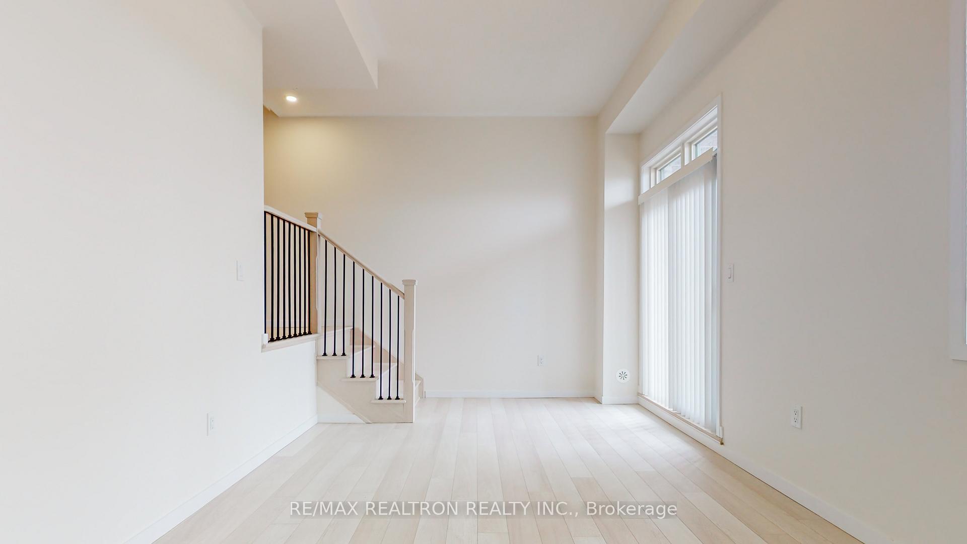 Photo 43 of 10 Seacoasts Circle, Vaughan, Maple — HOMEH