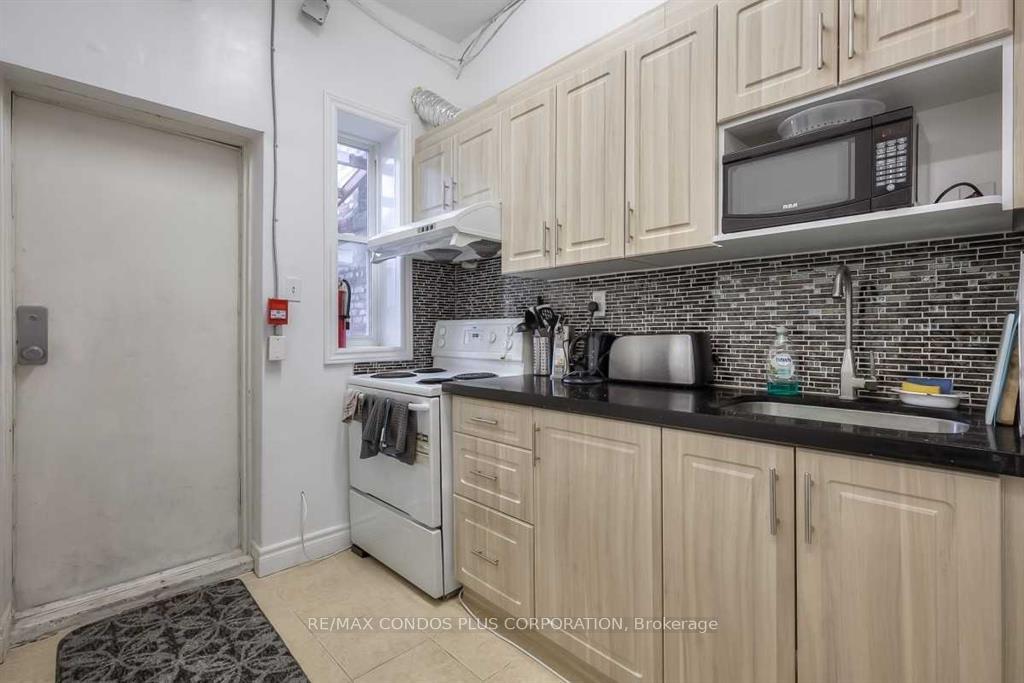 Photo 5 of Unit A, 324 Spadina Avenue, Toronto, Kensington-Chinatown — HOMEH