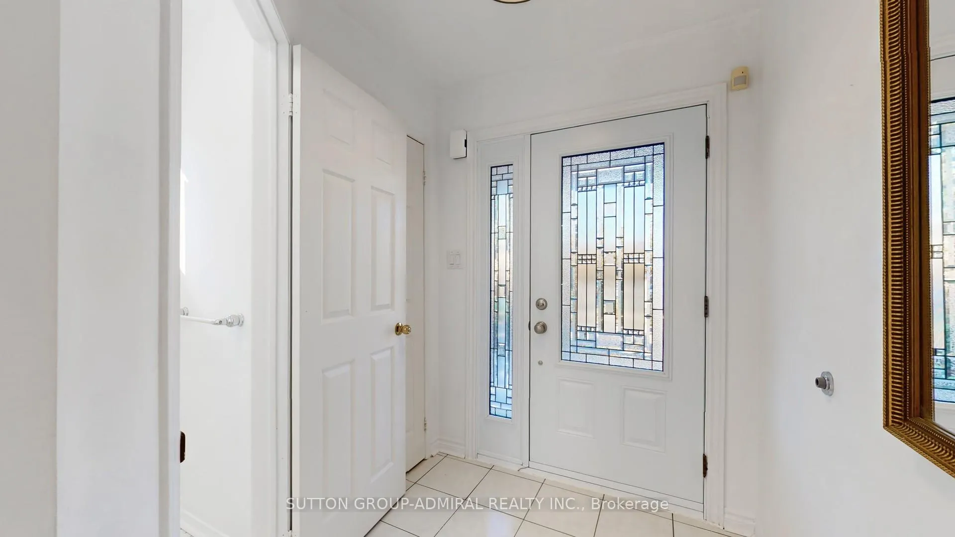 Photo 3 of 111 Kelso Crescent, Vaughan, Maple — HOMEH