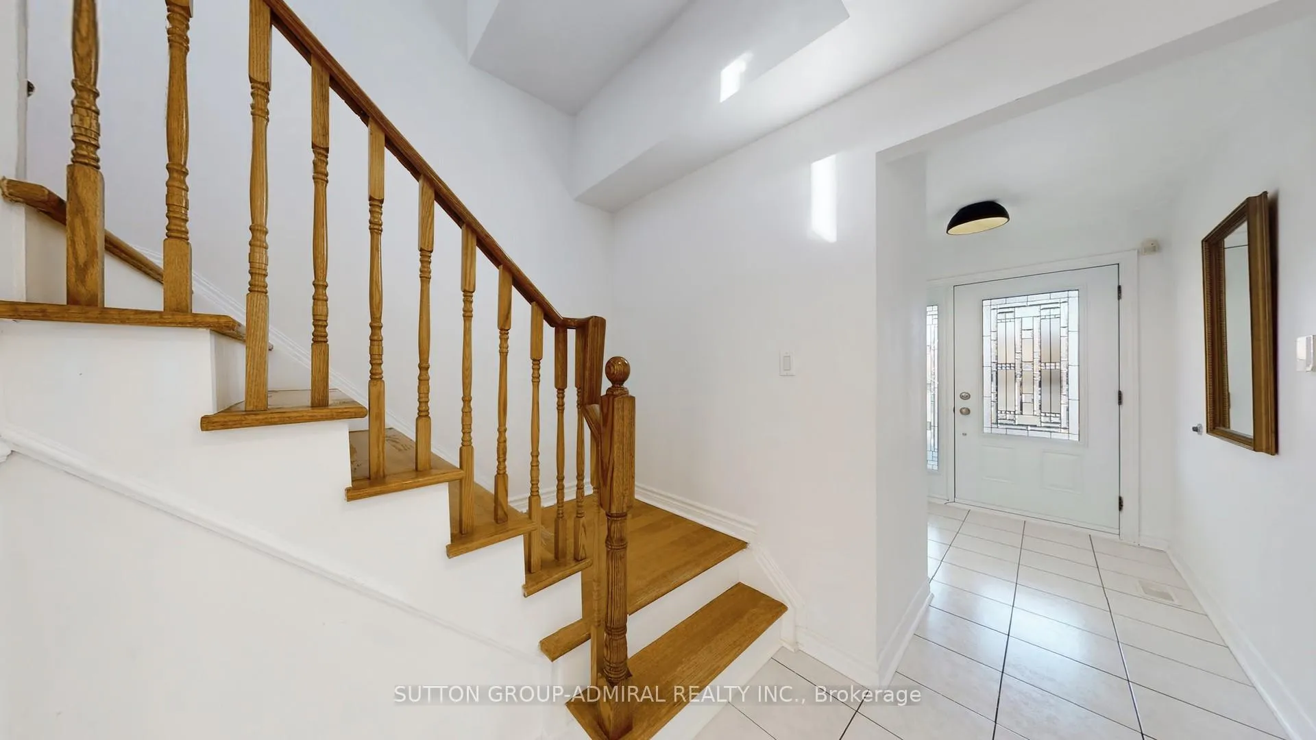 Photo 4 of 111 Kelso Crescent, Vaughan, Maple — HOMEH