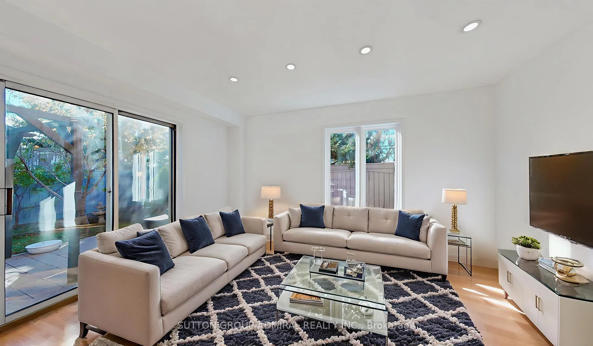 Photo 5 of 111 Kelso Crescent, Vaughan, Maple — HOMEH