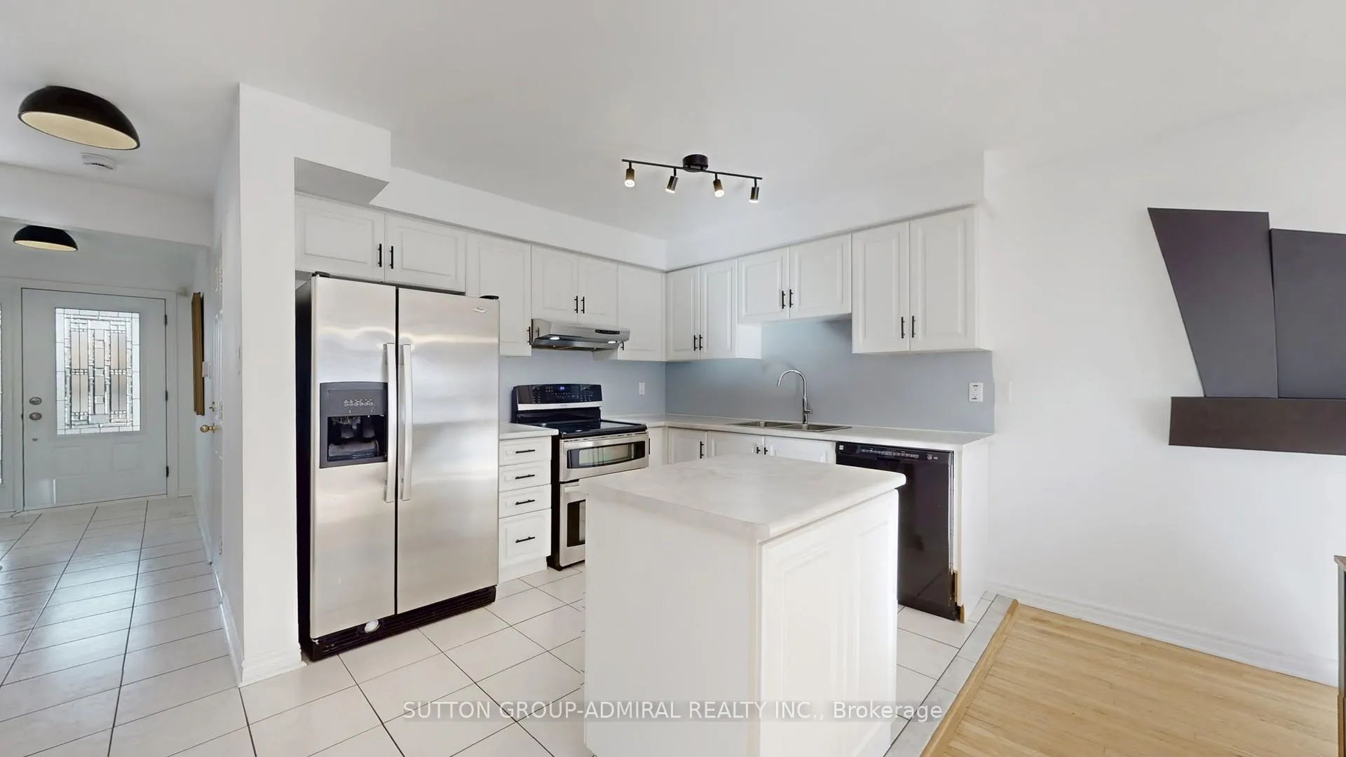 Photo 6 of 111 Kelso Crescent, Vaughan, Maple — HOMEH