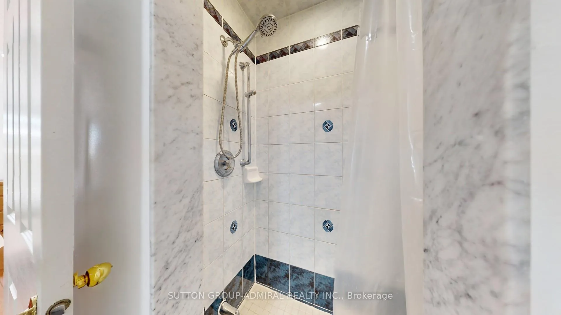 Photo 12 of 111 Kelso Crescent, Vaughan, Maple — HOMEH
