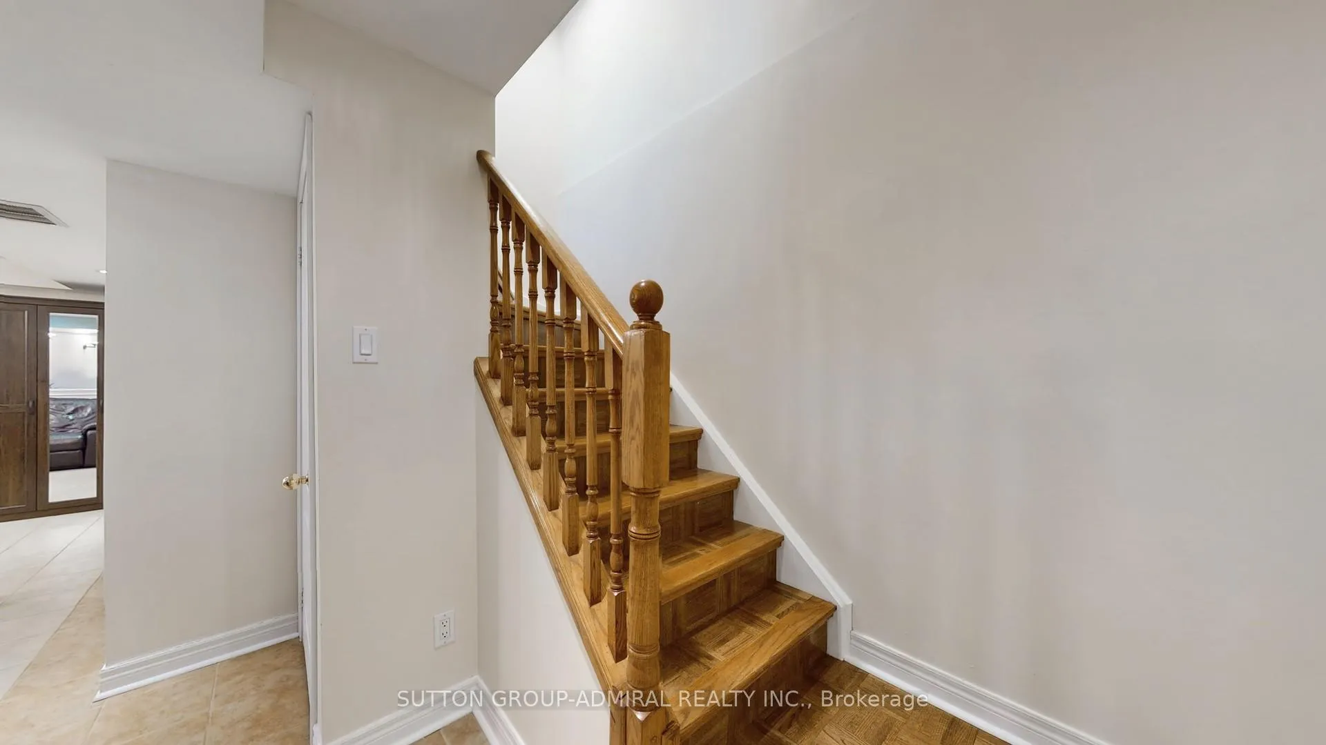 Photo 16 of 111 Kelso Crescent, Vaughan, Maple — HOMEH