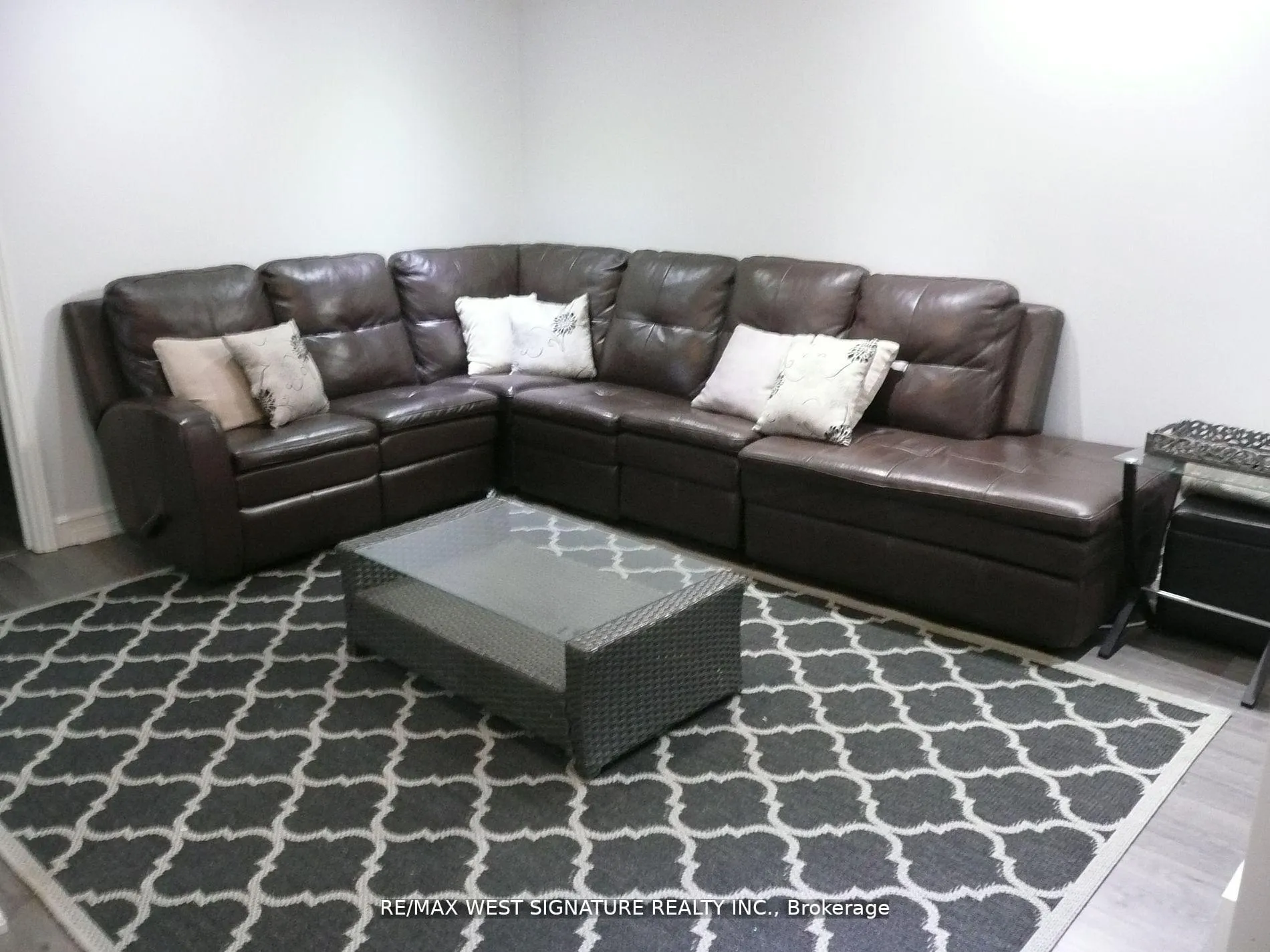 Photo 5 of 70 Robertson Close, Vaughan, Maple — HOMEH