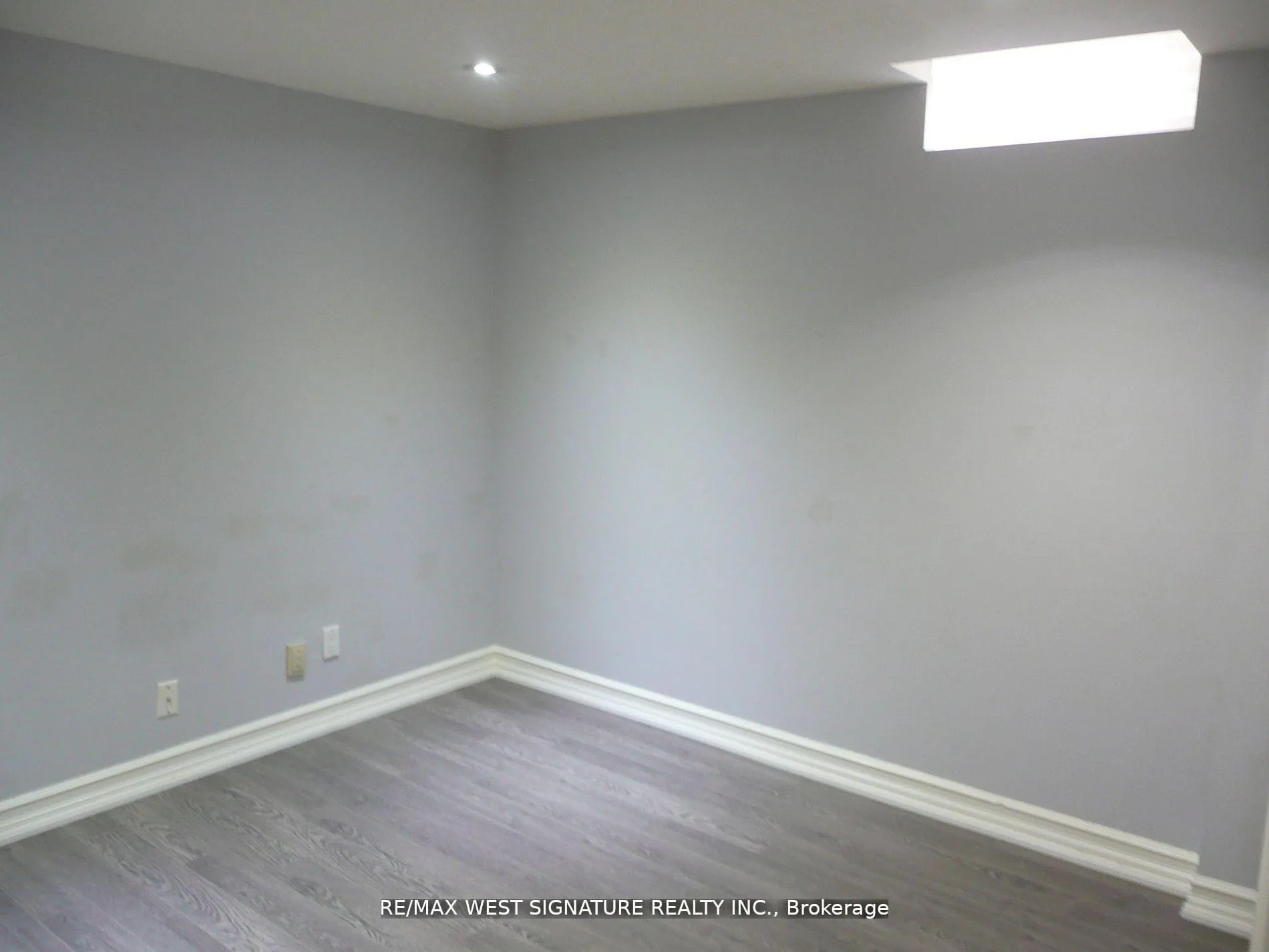 Photo 7 of 70 Robertson Close, Vaughan, Maple — HOMEH