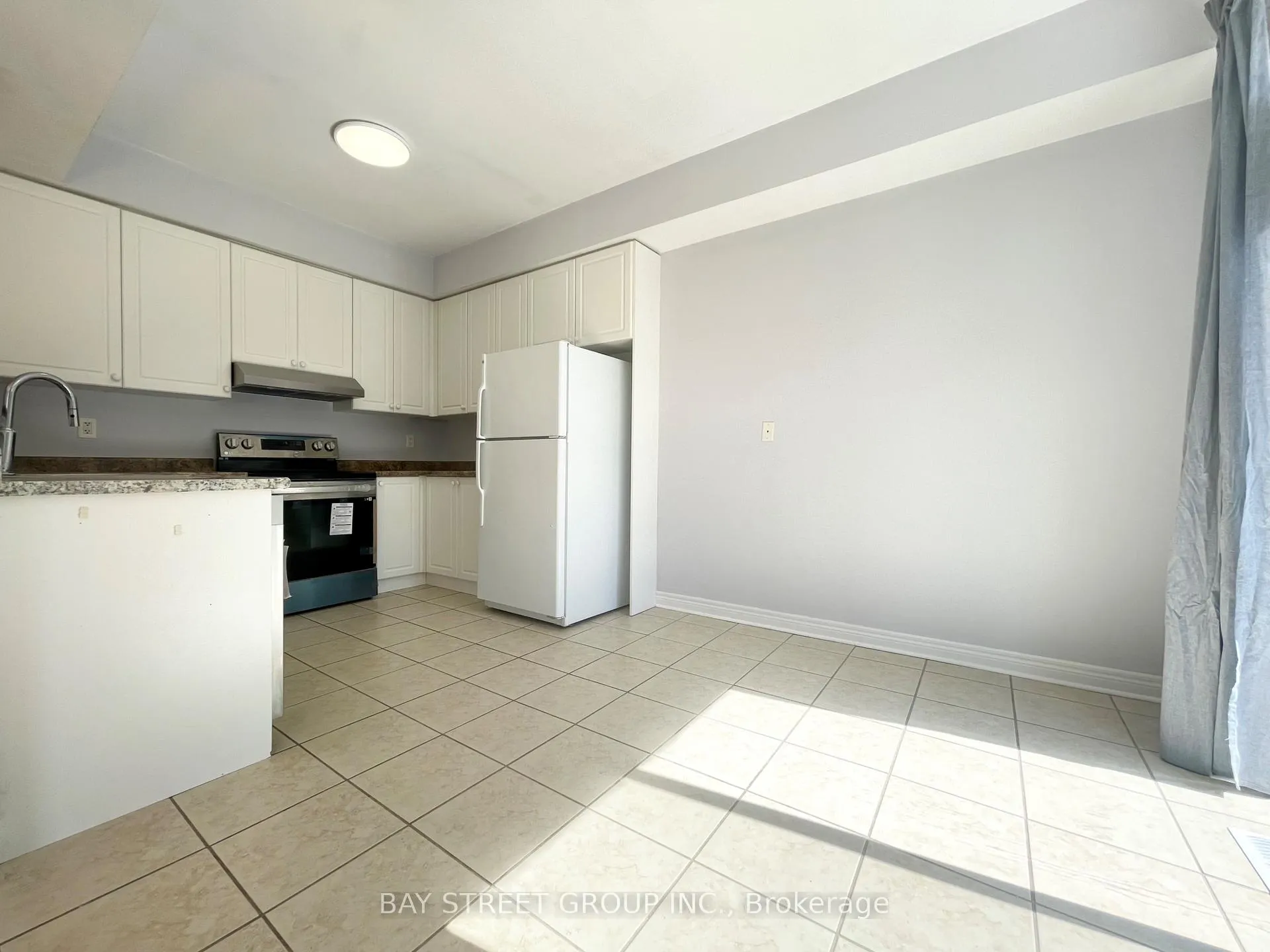 Photo 5 of 196 Kirkvalley Crescent, Aurora, Bayview Wellington — HOMEH