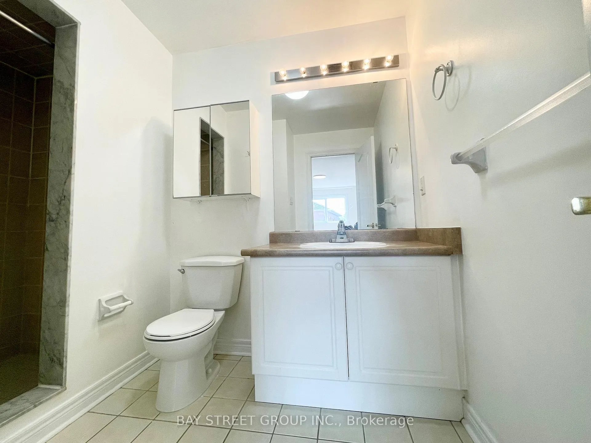 Photo 8 of 196 Kirkvalley Crescent, Aurora, Bayview Wellington — HOMEH