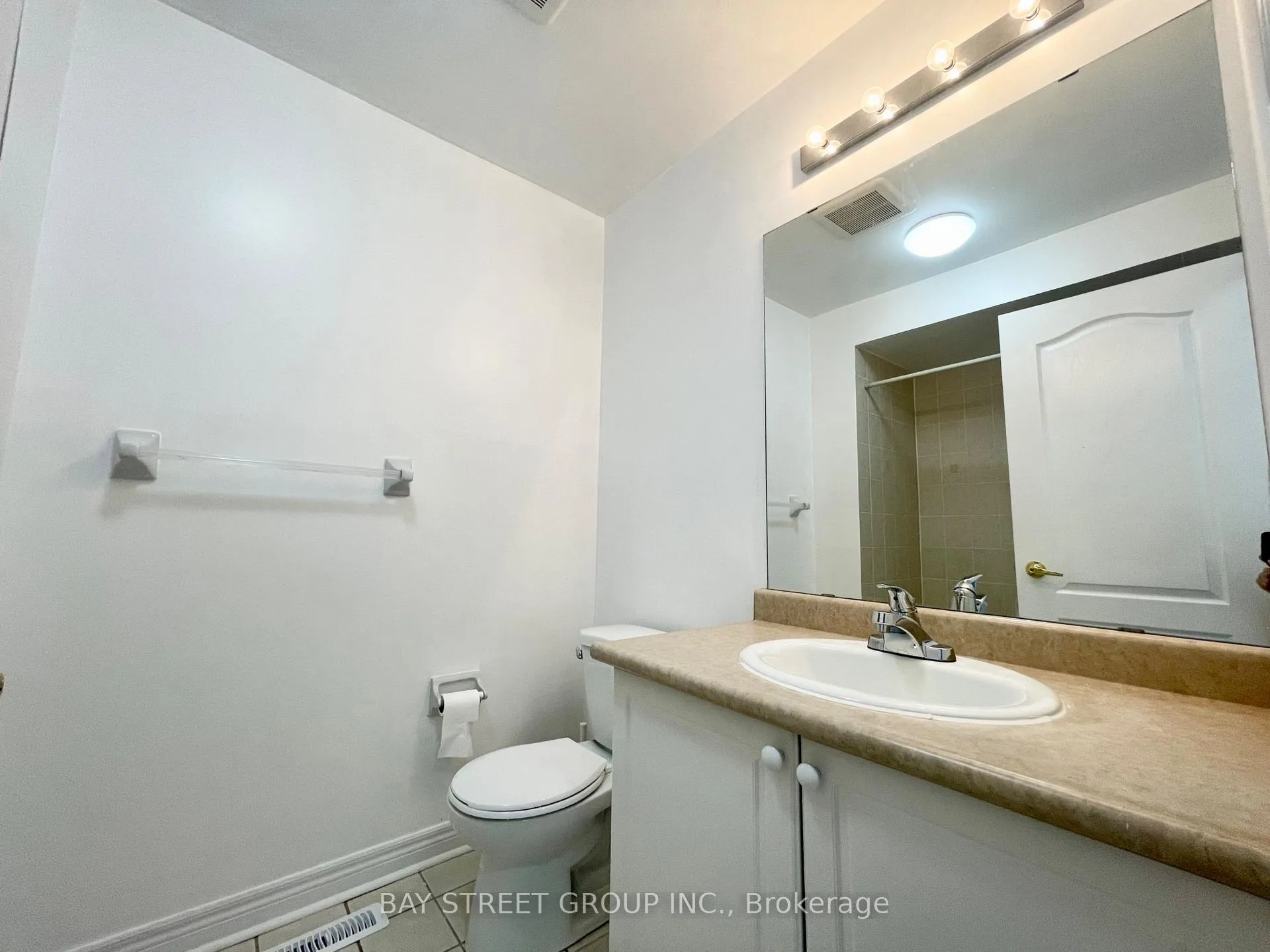 Photo 11 of 196 Kirkvalley Crescent, Aurora, Bayview Wellington — HOMEH