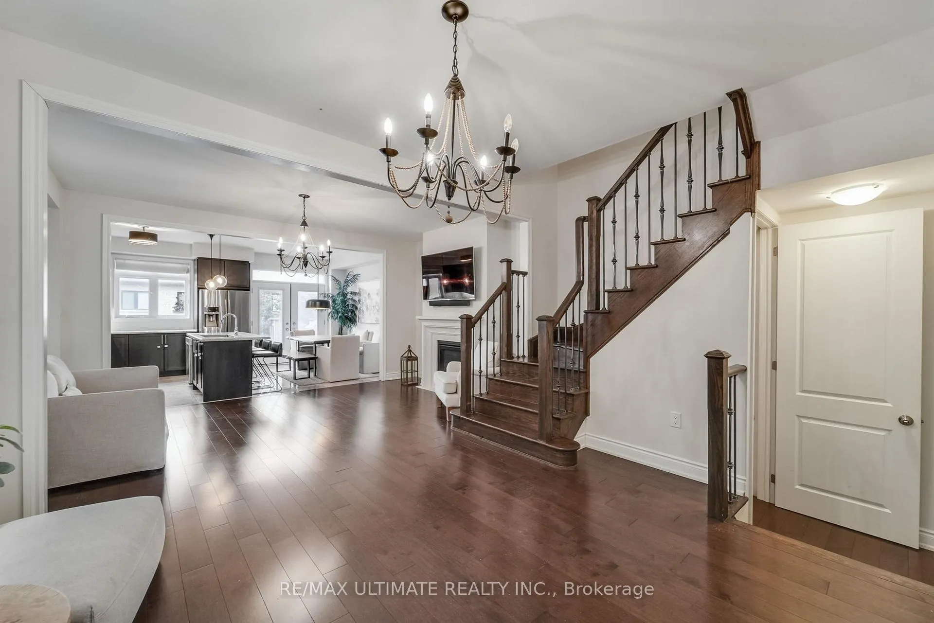 Photo 2 of 37 Zenith Avenue, Vaughan, Kleinburg — HOMEH