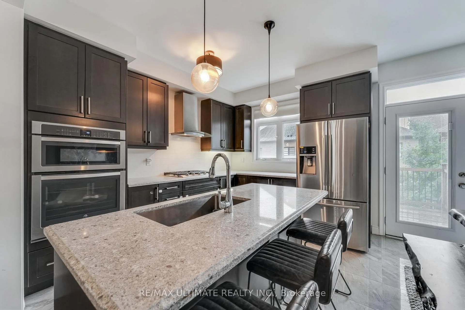 Photo 4 of 37 Zenith Avenue, Vaughan, Kleinburg — HOMEH