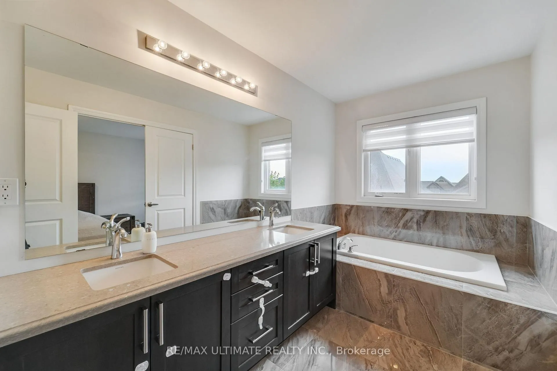 Photo 15 of 37 Zenith Avenue, Vaughan, Kleinburg — HOMEH