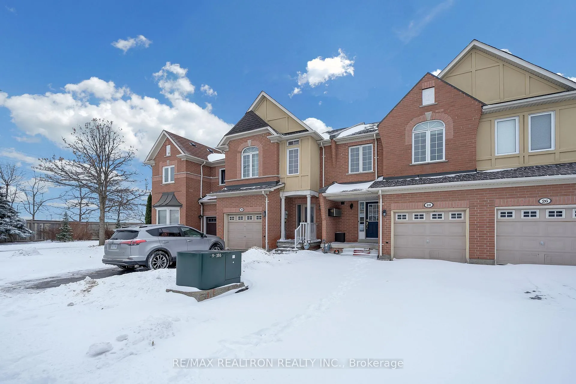 Photo 3 of 28 Daniel Reaman Crescent, Vaughan, Patterson — HOMEH