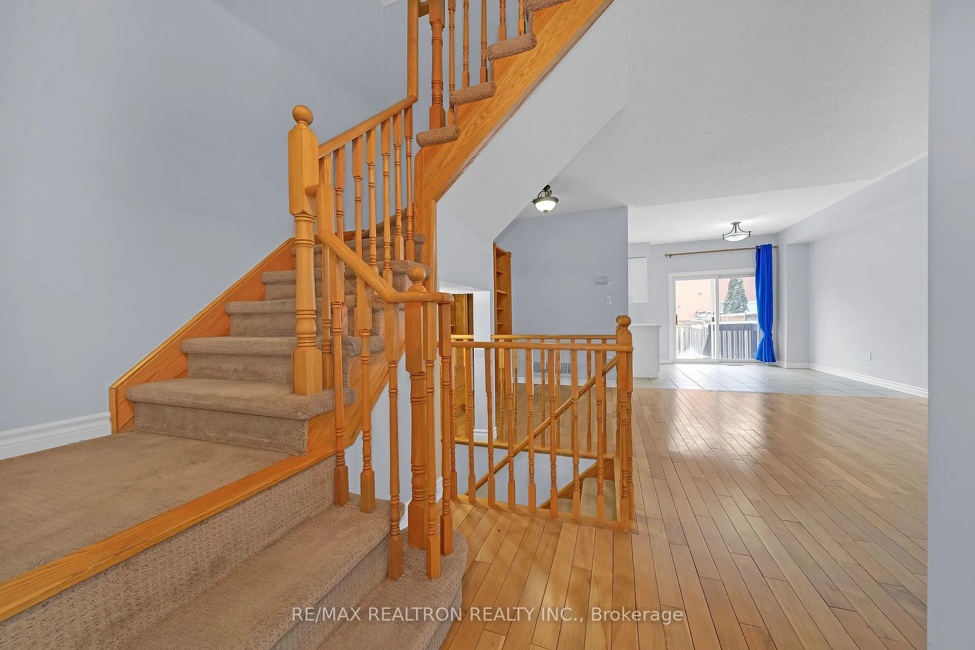 Photo 5 of 28 Daniel Reaman Crescent, Vaughan, Patterson — HOMEH