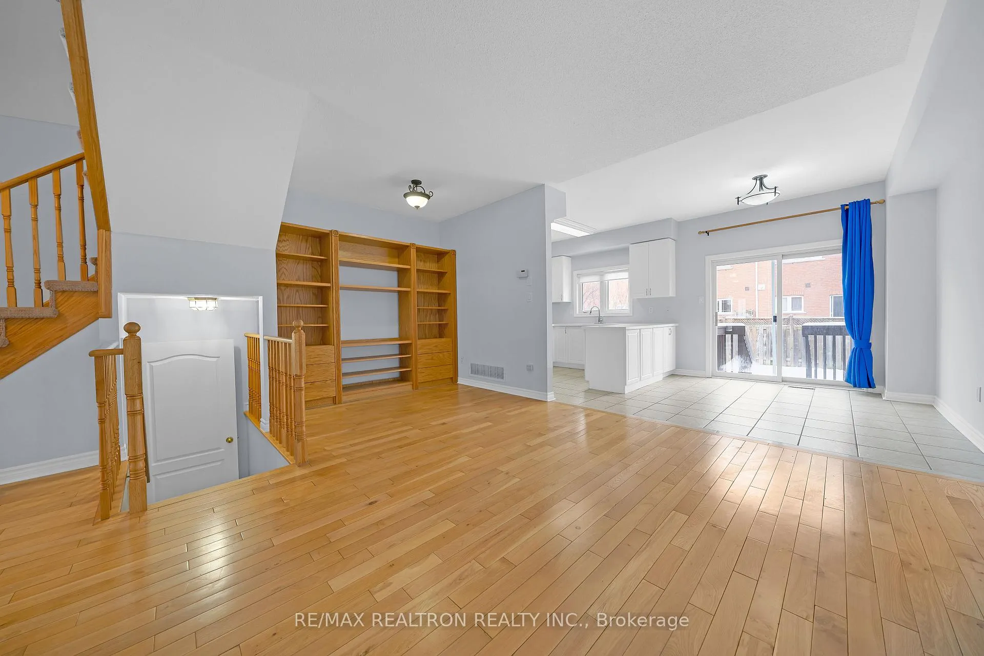 Photo 6 of 28 Daniel Reaman Crescent, Vaughan, Patterson — HOMEH