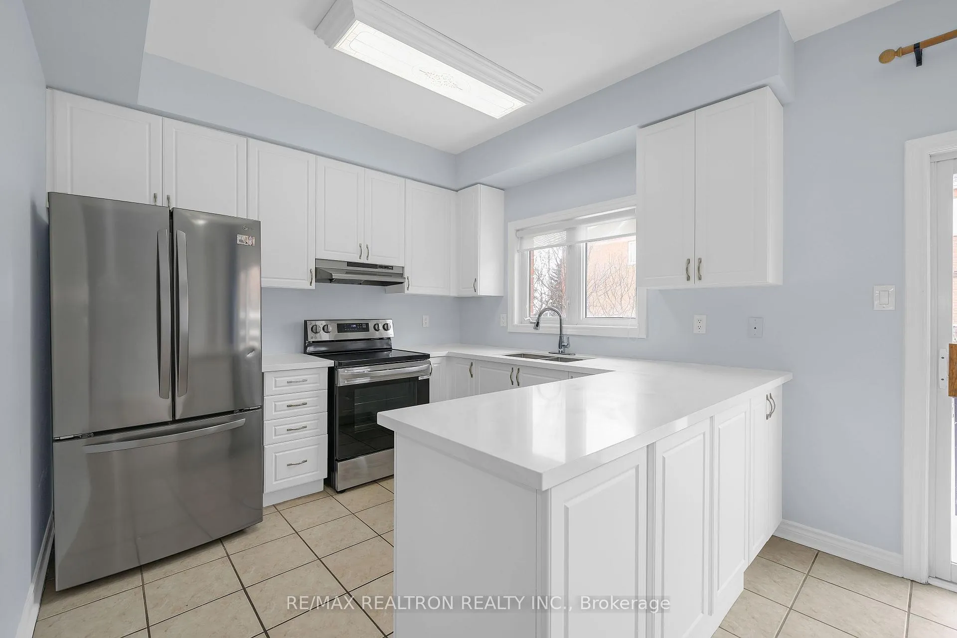 Photo 11 of 28 Daniel Reaman Crescent, Vaughan, Patterson — HOMEH