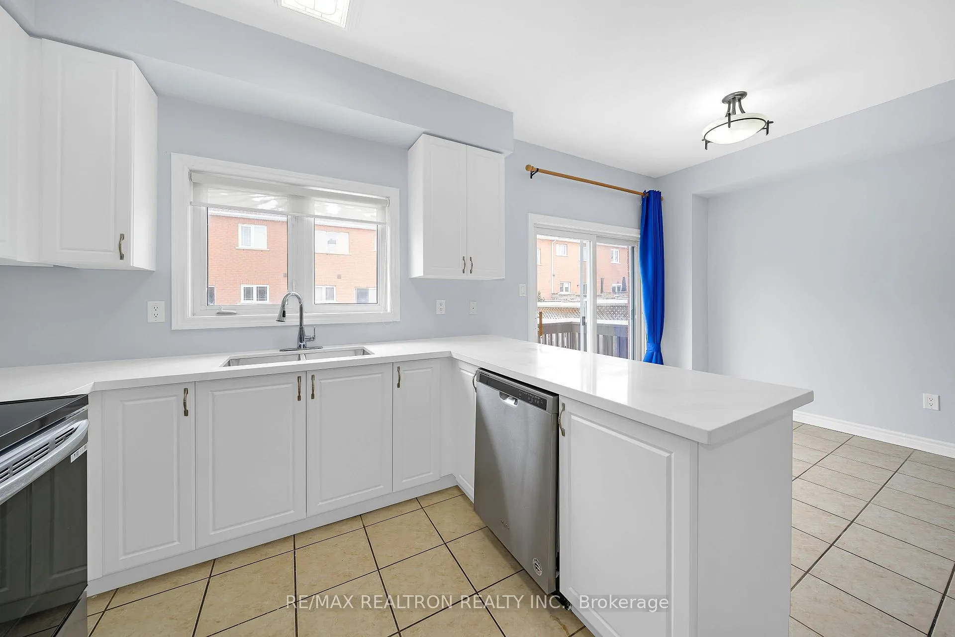 Photo 12 of 28 Daniel Reaman Crescent, Vaughan, Patterson — HOMEH