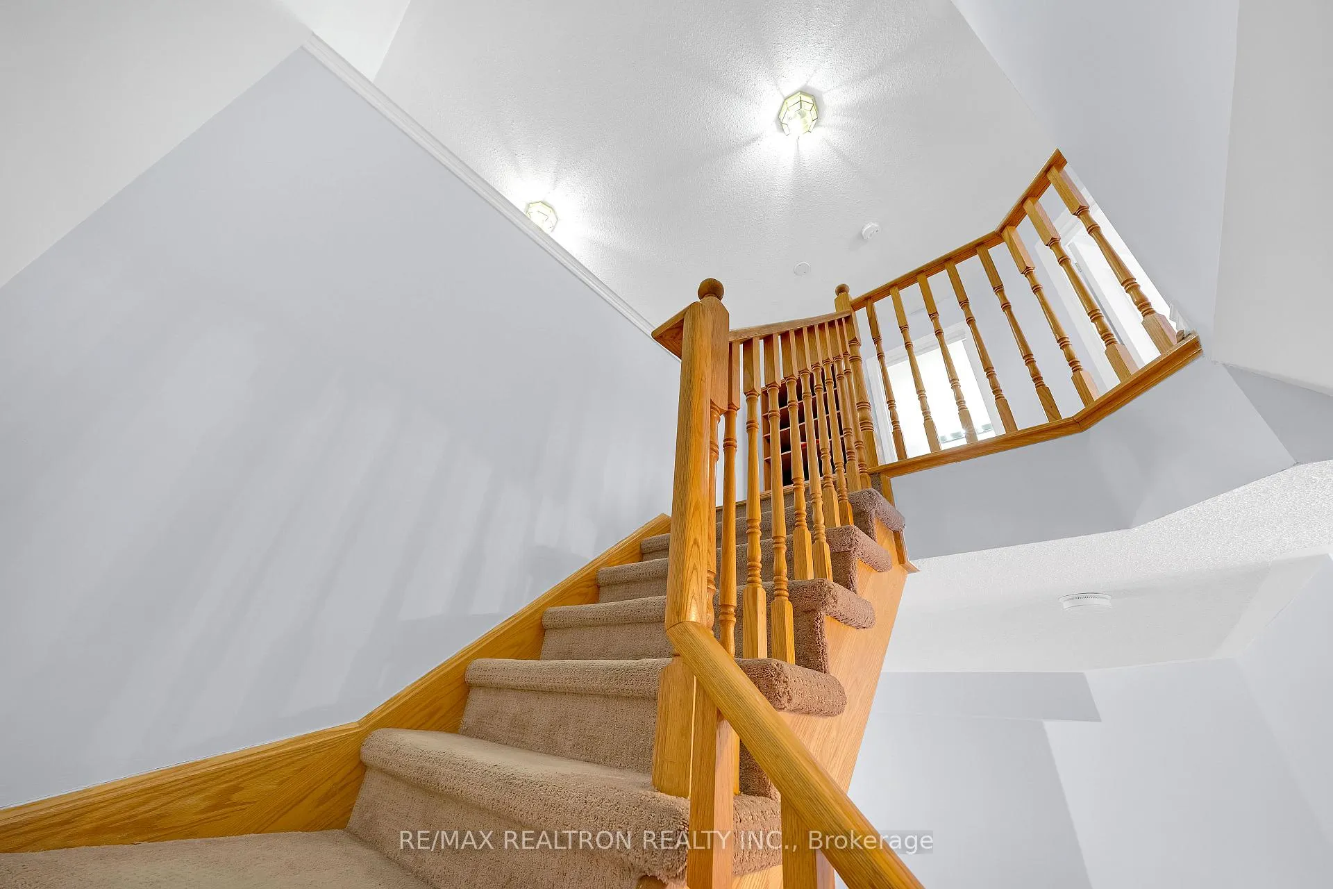 Photo 15 of 28 Daniel Reaman Crescent, Vaughan, Patterson — HOMEH
